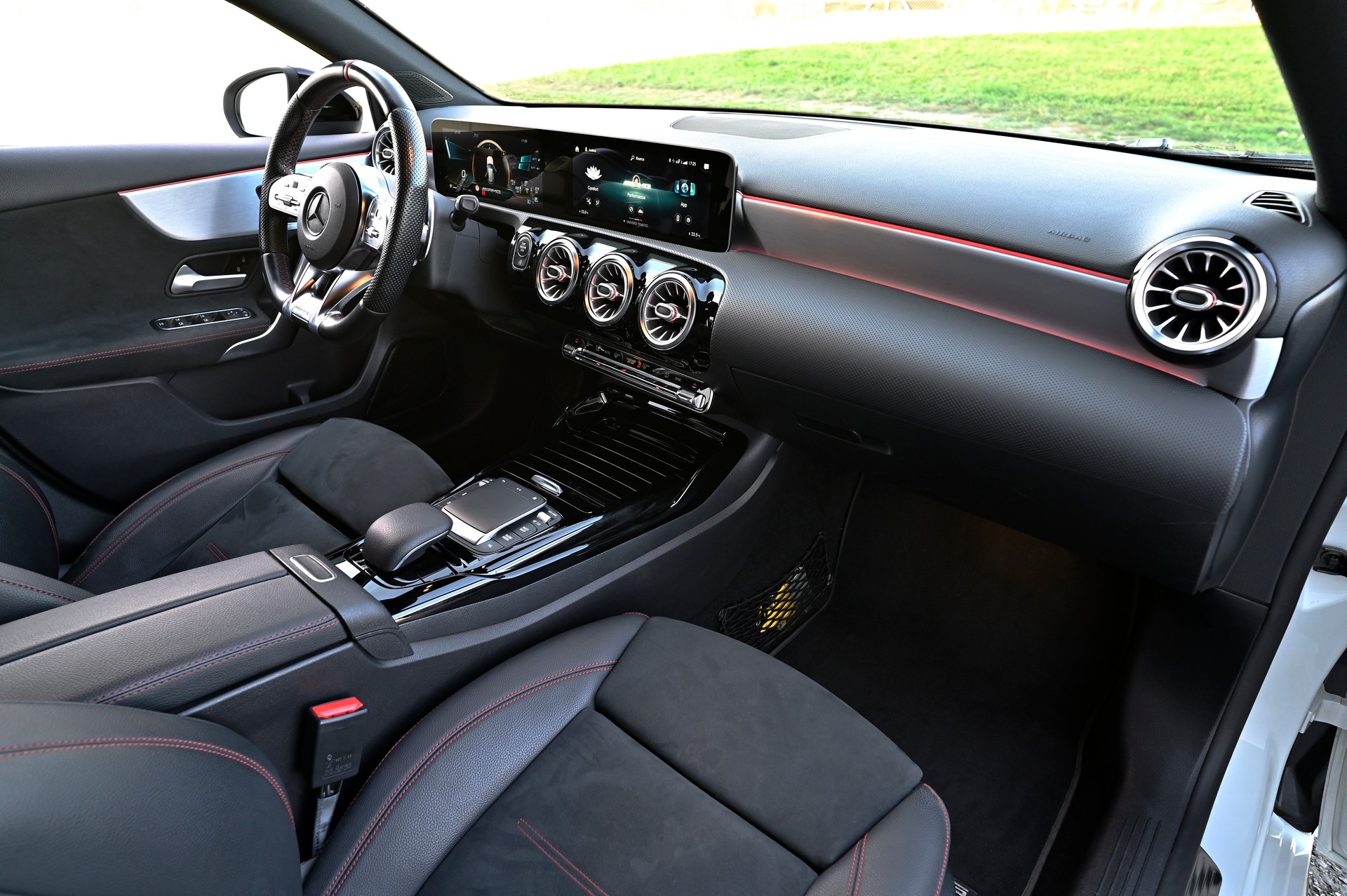 MERCEDES-BENZ A 35 AMG 4matic-image-11