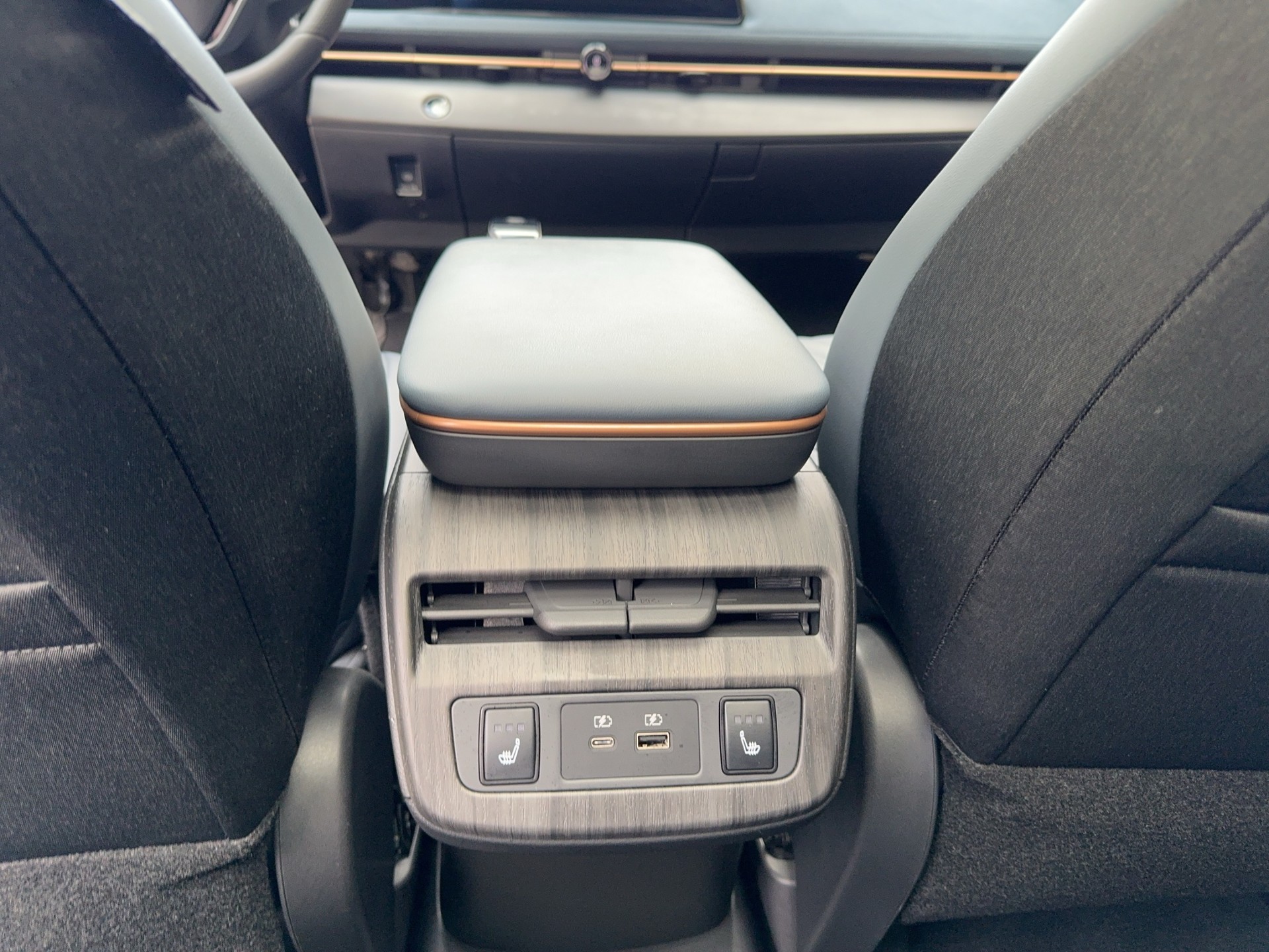 NISSAN Ariya 87 kWh Evolve-image-14