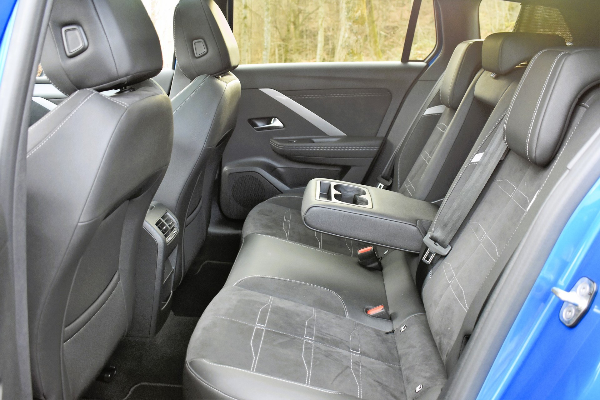 OPEL Astra Sports Tourer 1.2i Turbo Ultimate AT-image-8