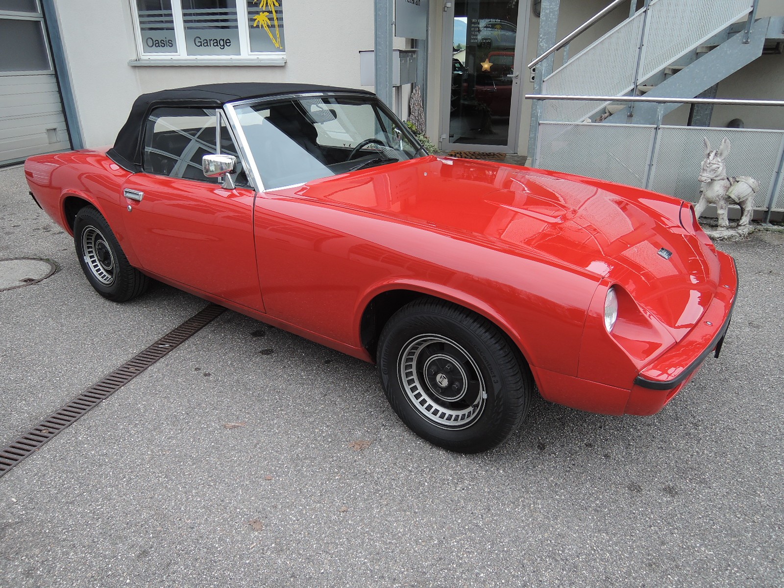 JENSEN HEALEY-showroom-element-1