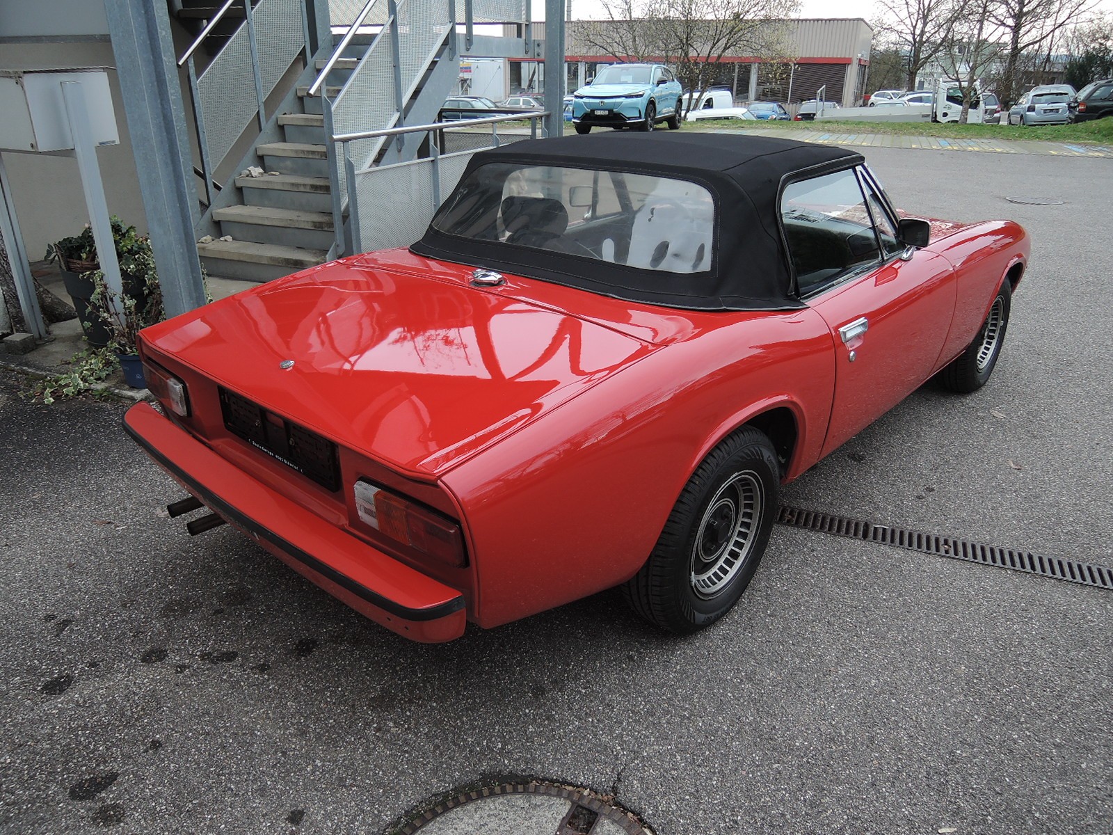 JENSEN HEALEY-showroom-element-3
