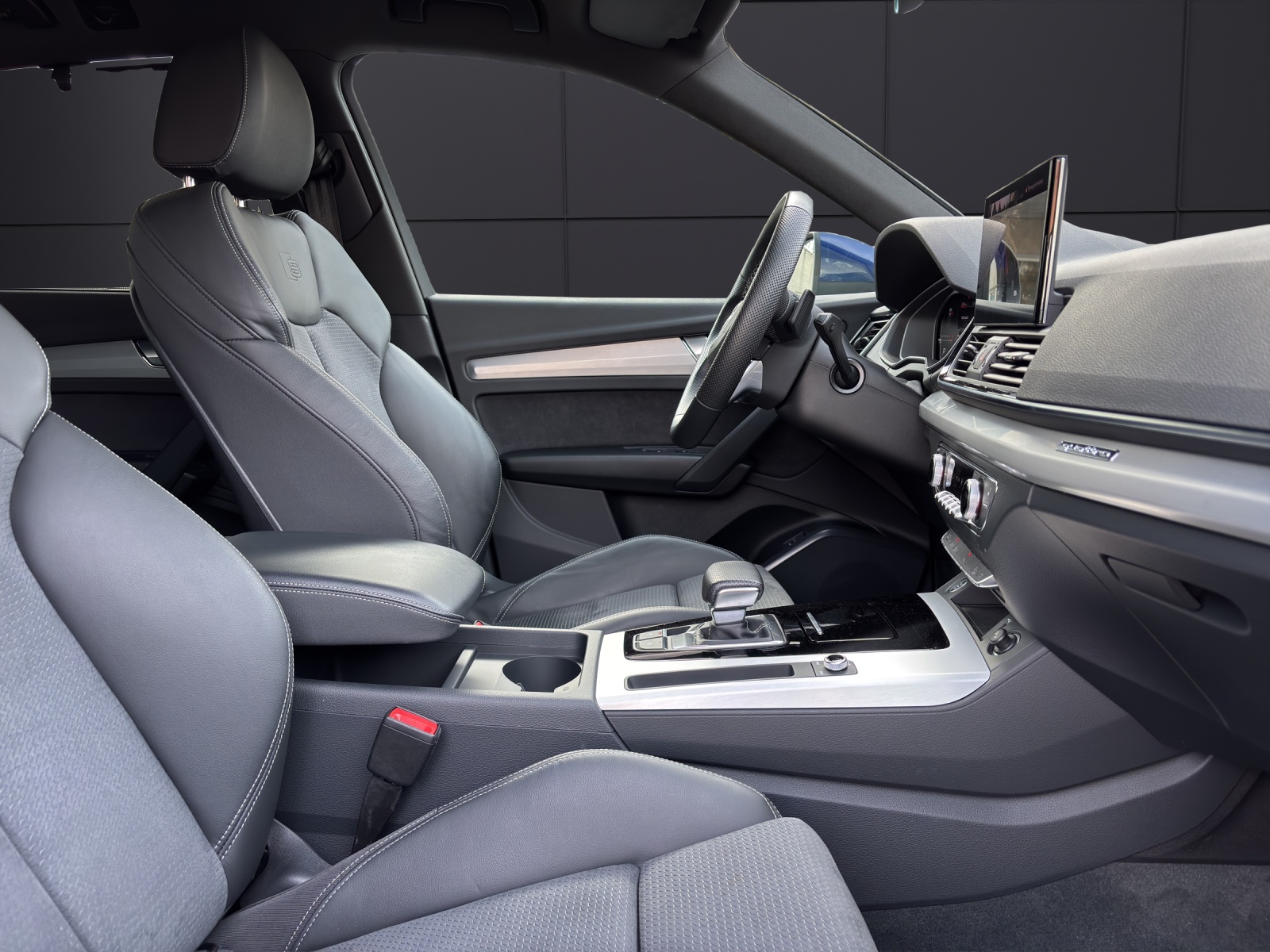 AUDI Q5 40 TDI S-line quattro S-tronic-image-10