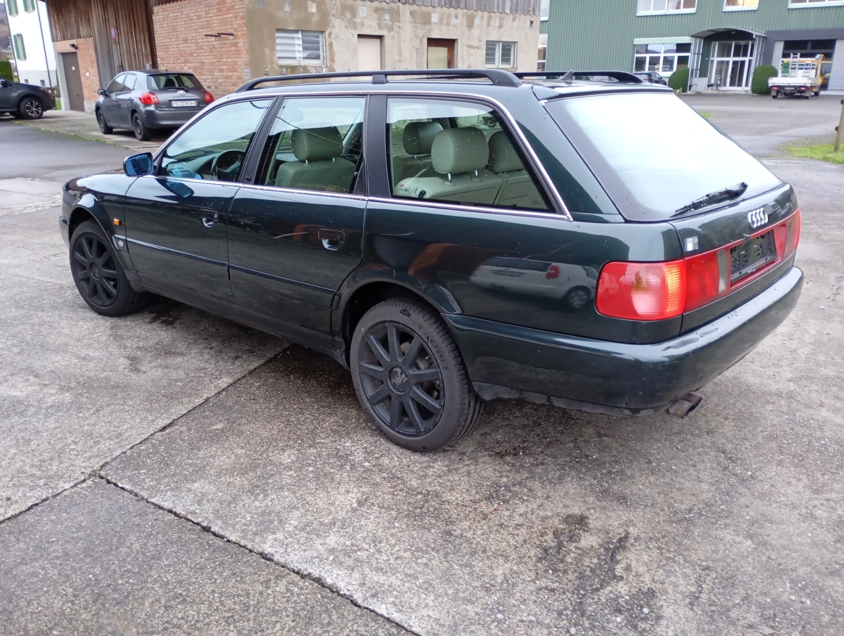 AUDI S6 Avant quattro Turbo-image-2