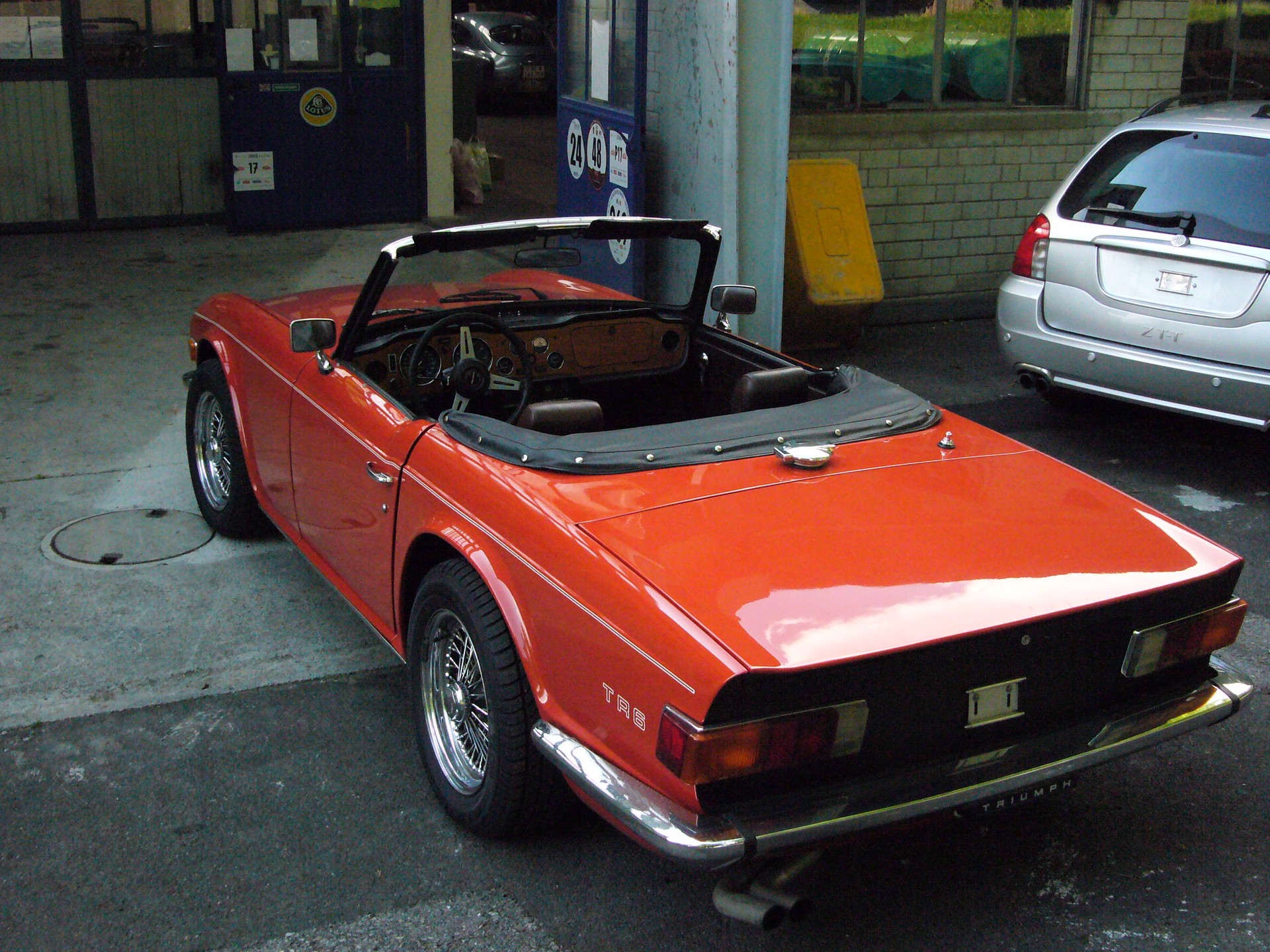 TRIUMPH TR6-image-2