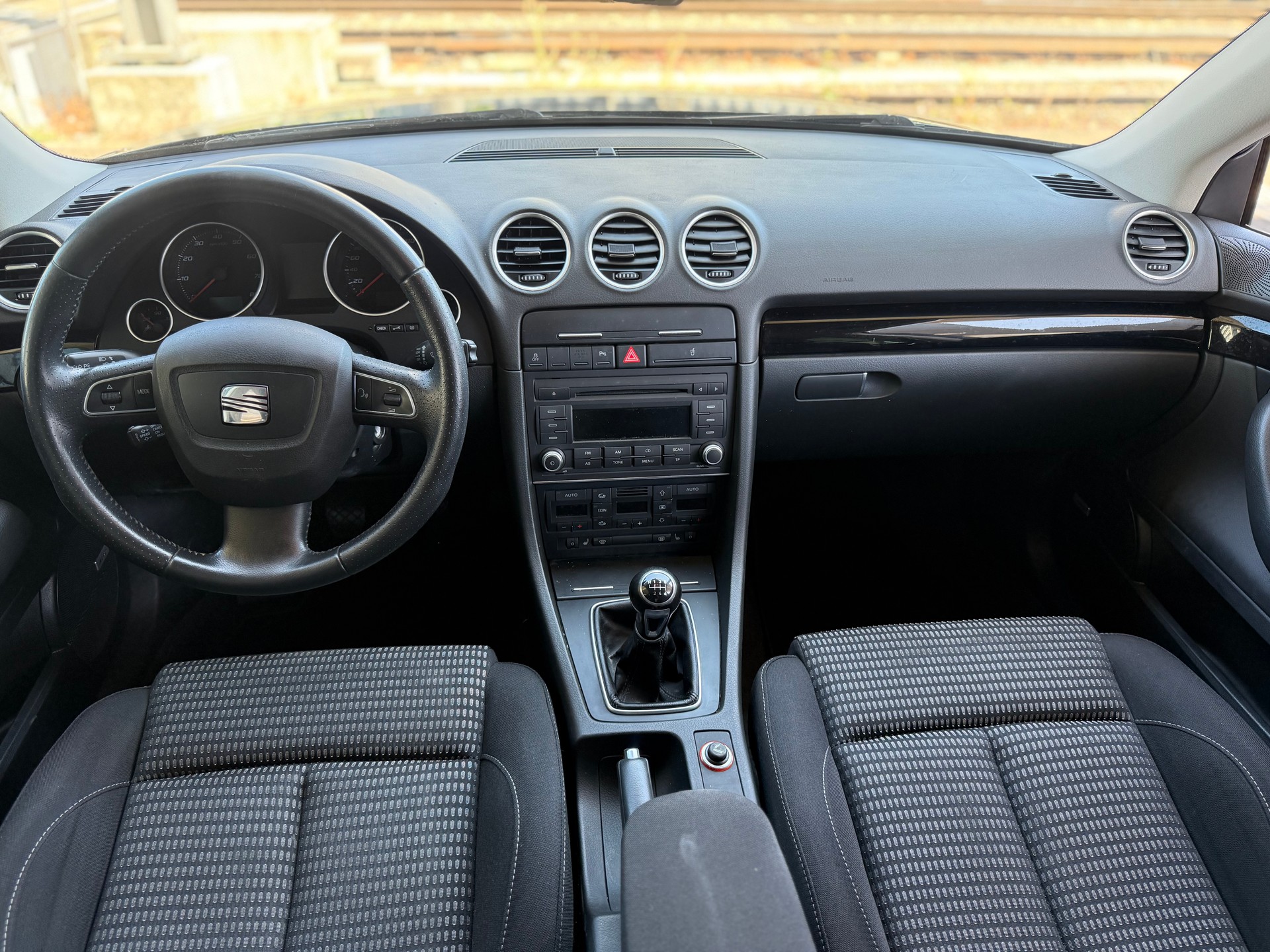 SEAT Exeo ST 1.8 TSI Advantage-image-9