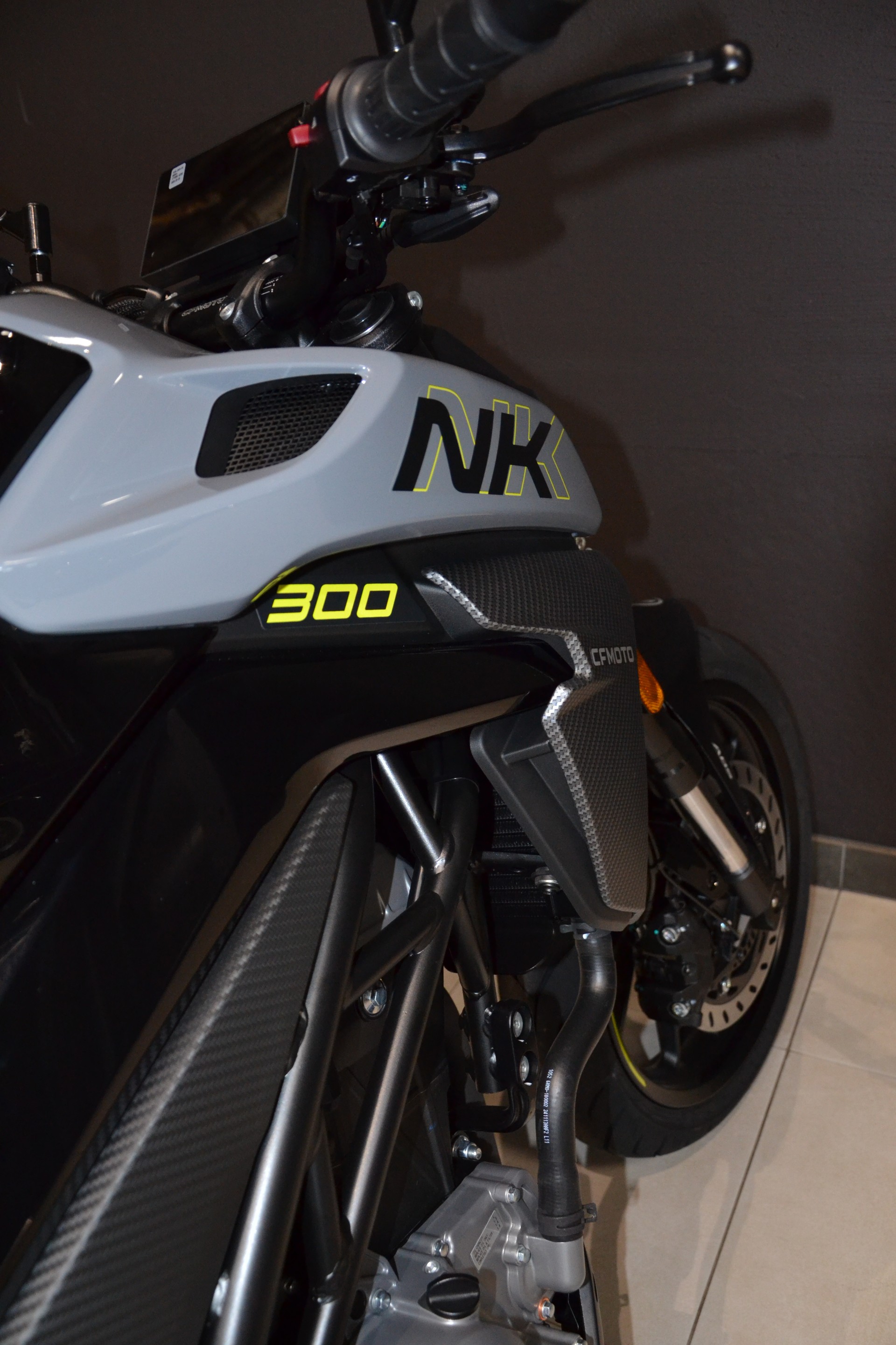 CF MOTO 300 NK-image-11