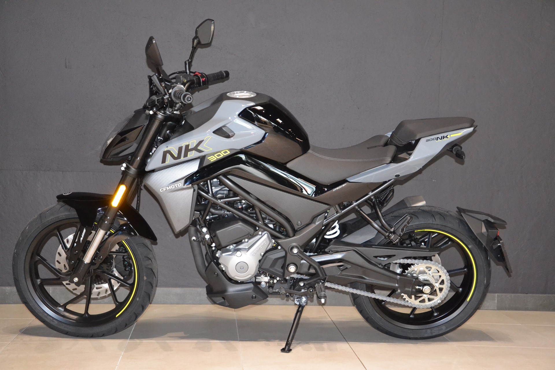 CF MOTO 300 NK-image-2