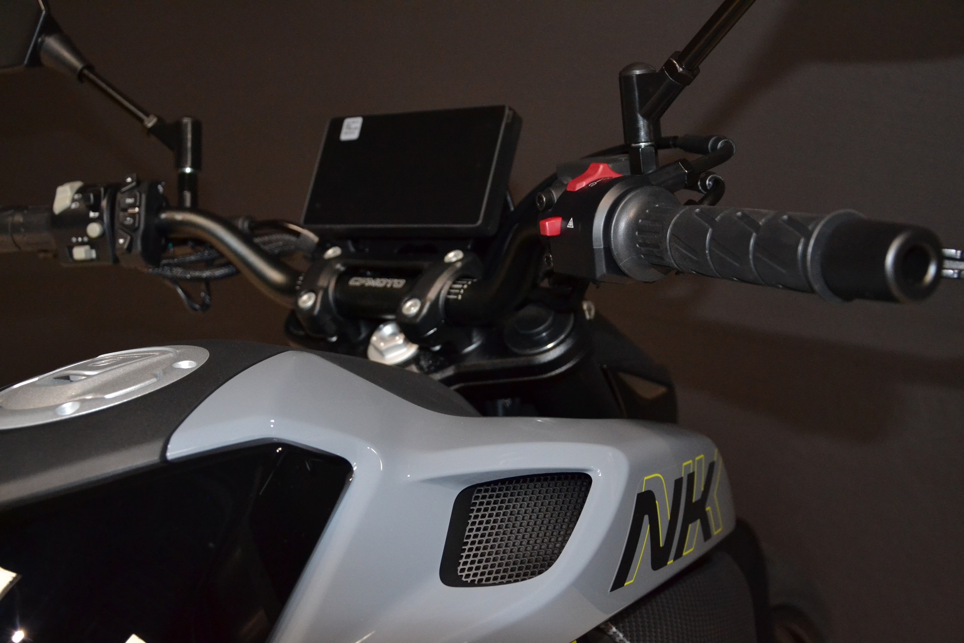 CF MOTO 300 NK-image-4