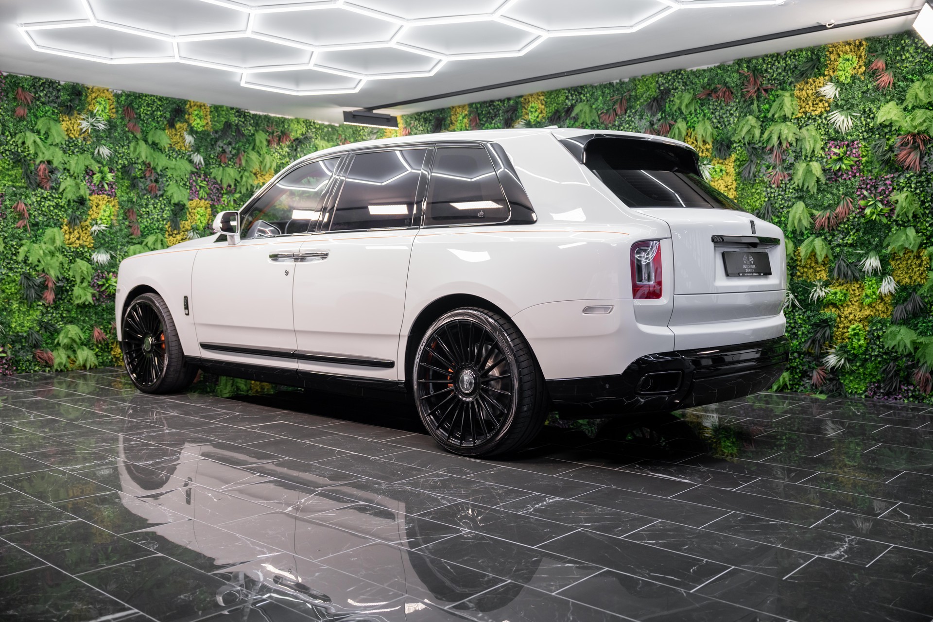 ROLLS-ROYCE Cullinan 6.7 V12 Black Badge-image-7