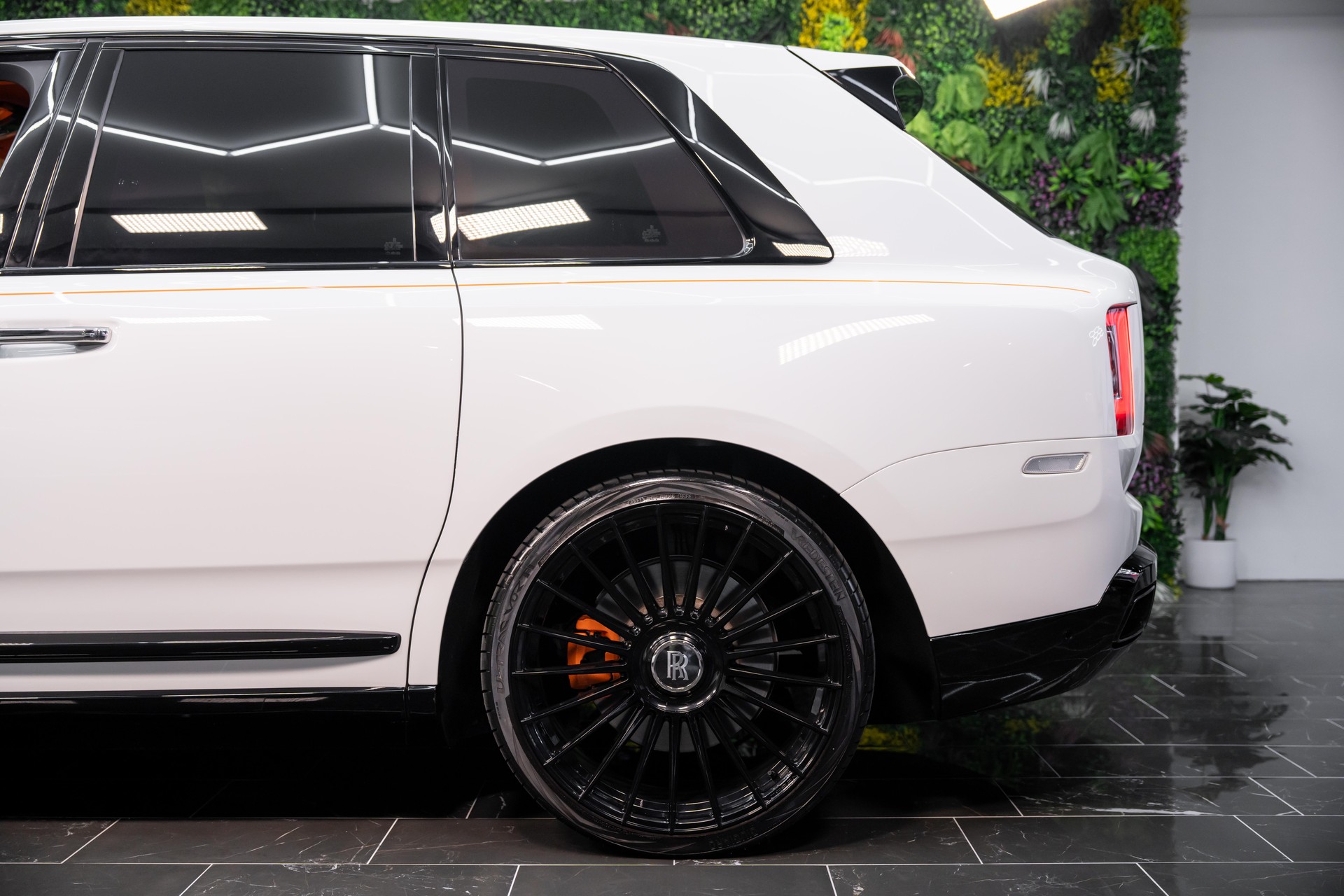 ROLLS-ROYCE Cullinan 6.7 V12 Black Badge-image-6