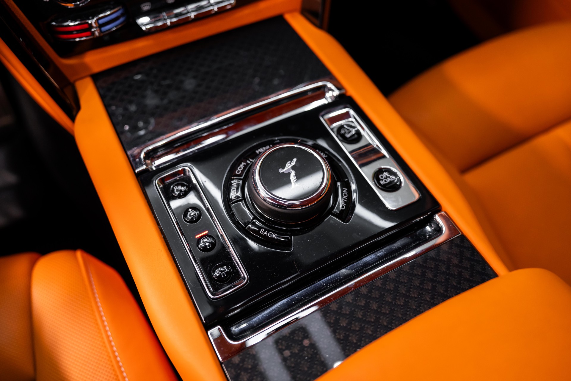 ROLLS-ROYCE Cullinan 6.7 V12 Black Badge-image-14