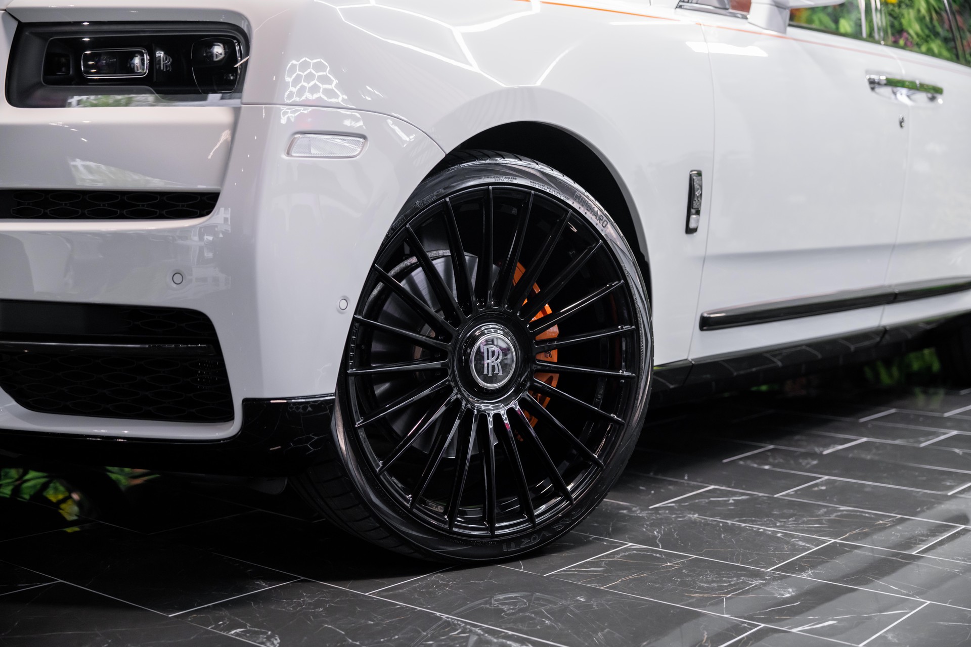 ROLLS-ROYCE Cullinan 6.7 V12 Black Badge-image-1