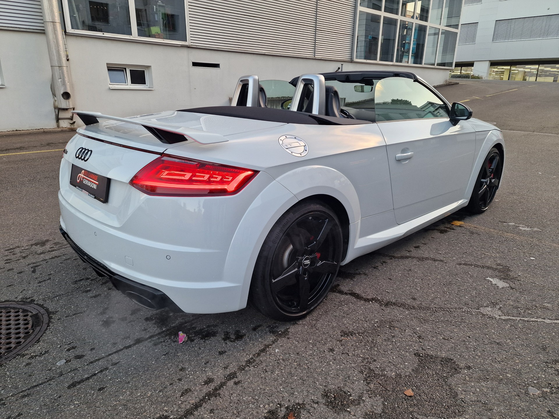 AUDI TT RS Roadster 2.5 TFSI Quattro-image-9