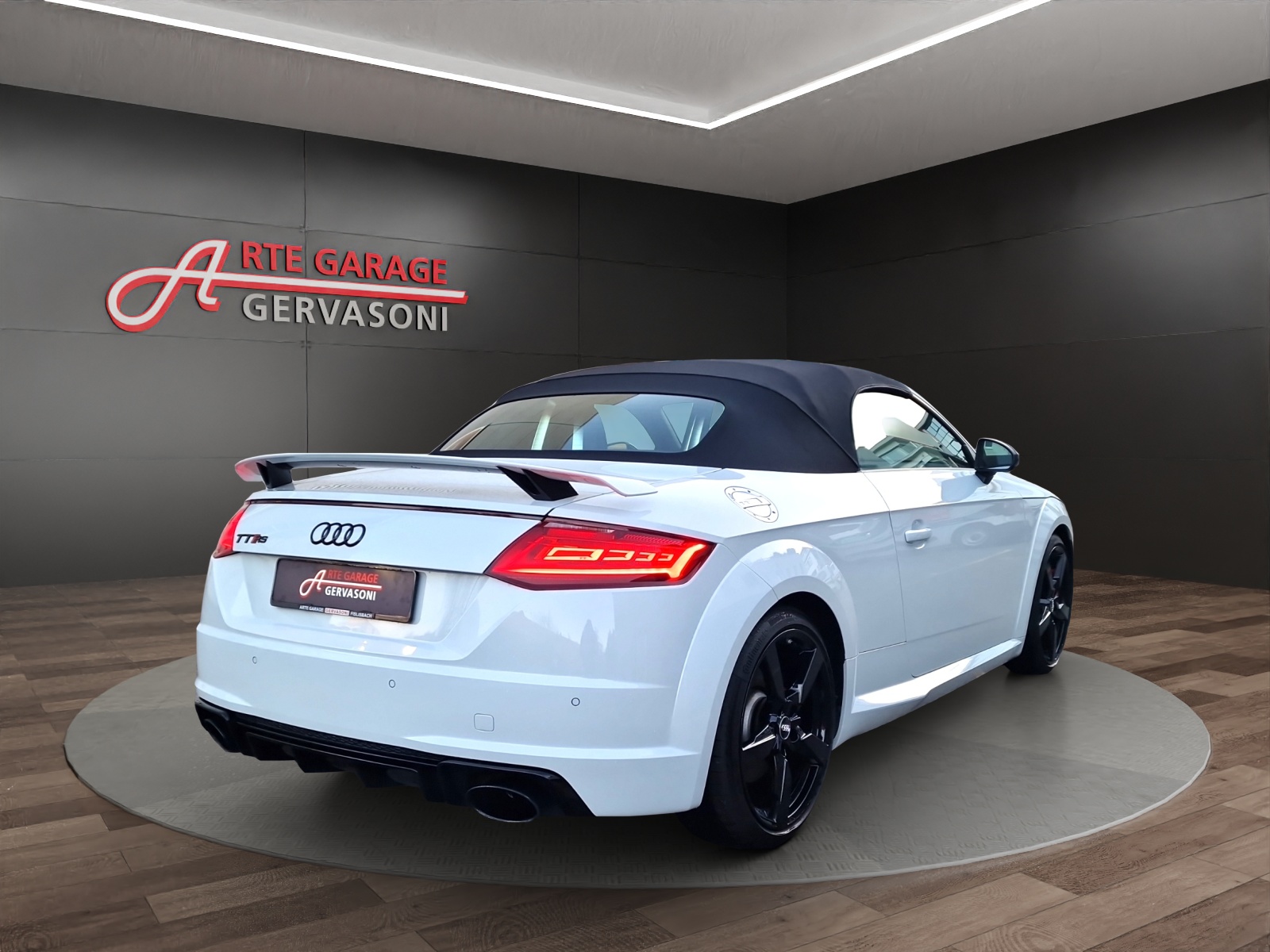 AUDI TT RS Roadster 2.5 TFSI Quattro-image-4