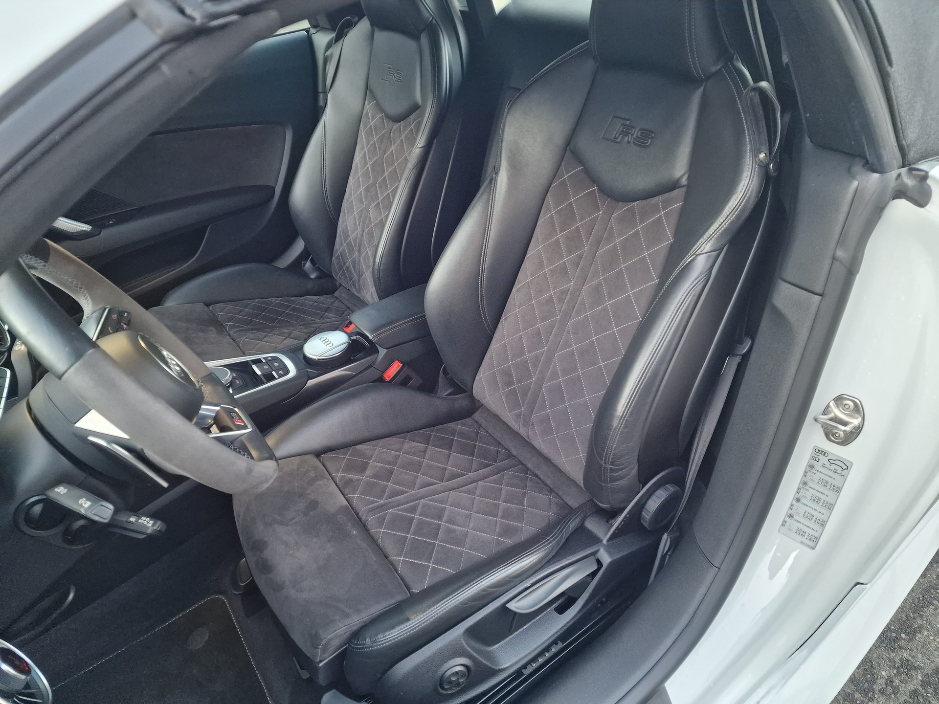 AUDI TT RS Roadster 2.5 TFSI Quattro-image-11