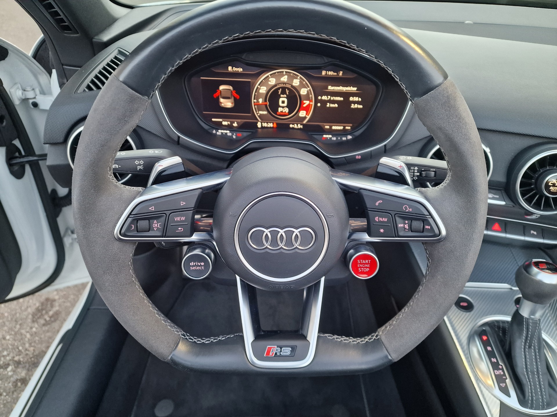 AUDI TT RS Roadster 2.5 TFSI Quattro-image-18