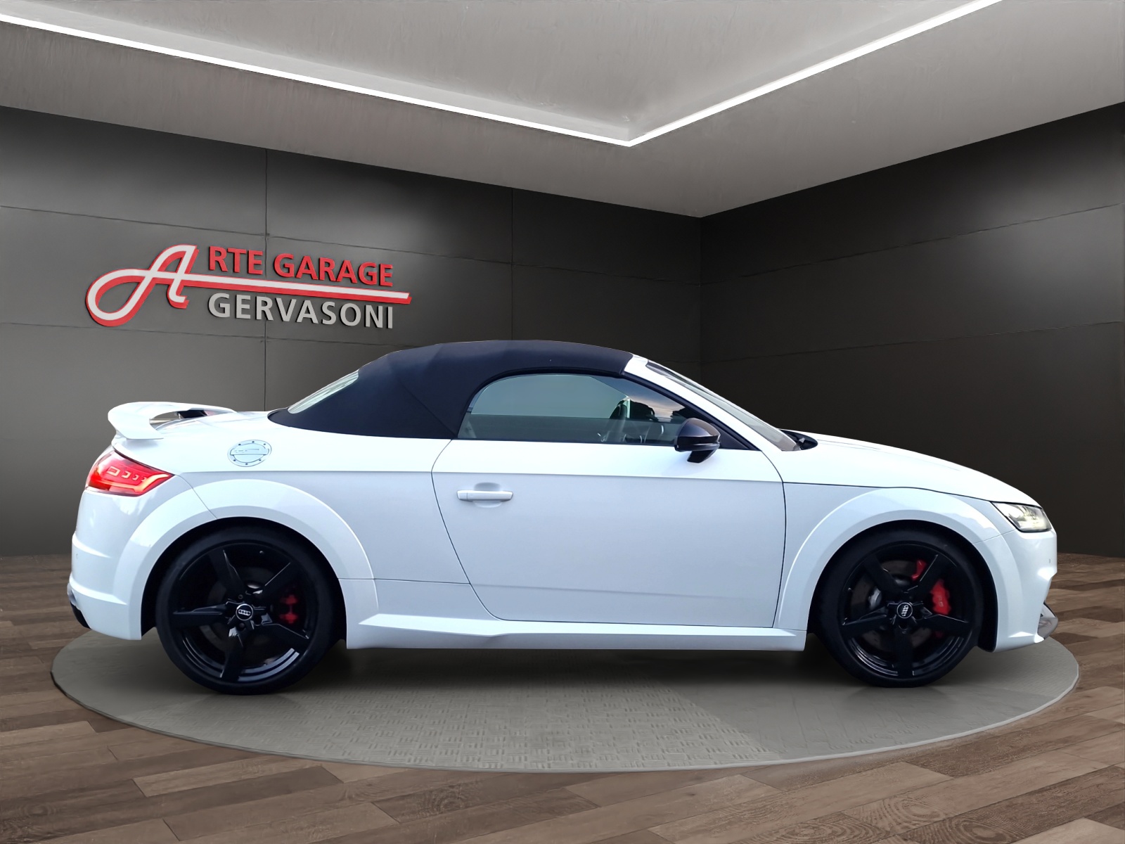 AUDI TT RS Roadster 2.5 TFSI Quattro-showroom-element-3
