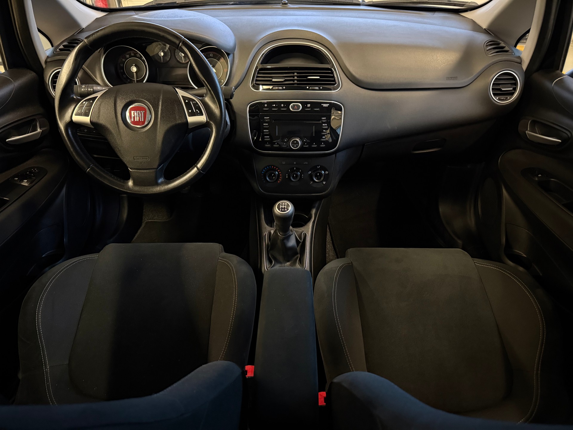 FIAT Punto 1.3 MultiJet Lounge-image-13