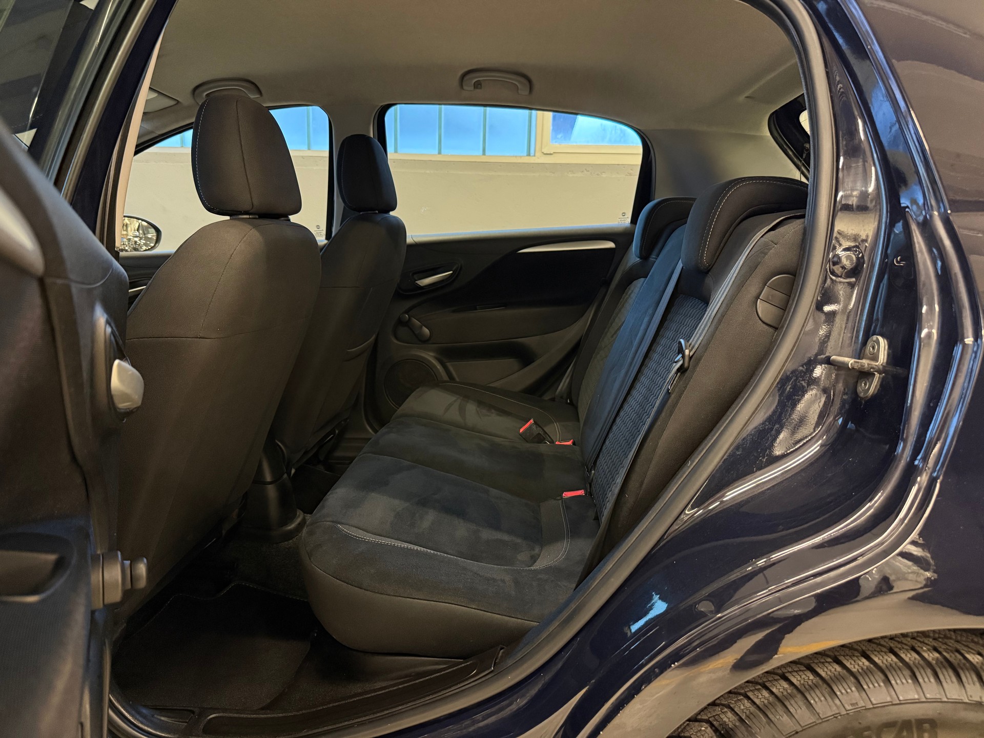 FIAT Punto 1.3 MultiJet Lounge-image-10