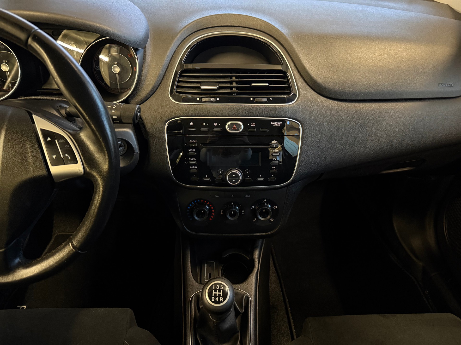 FIAT Punto 1.3 MultiJet Lounge-image-15