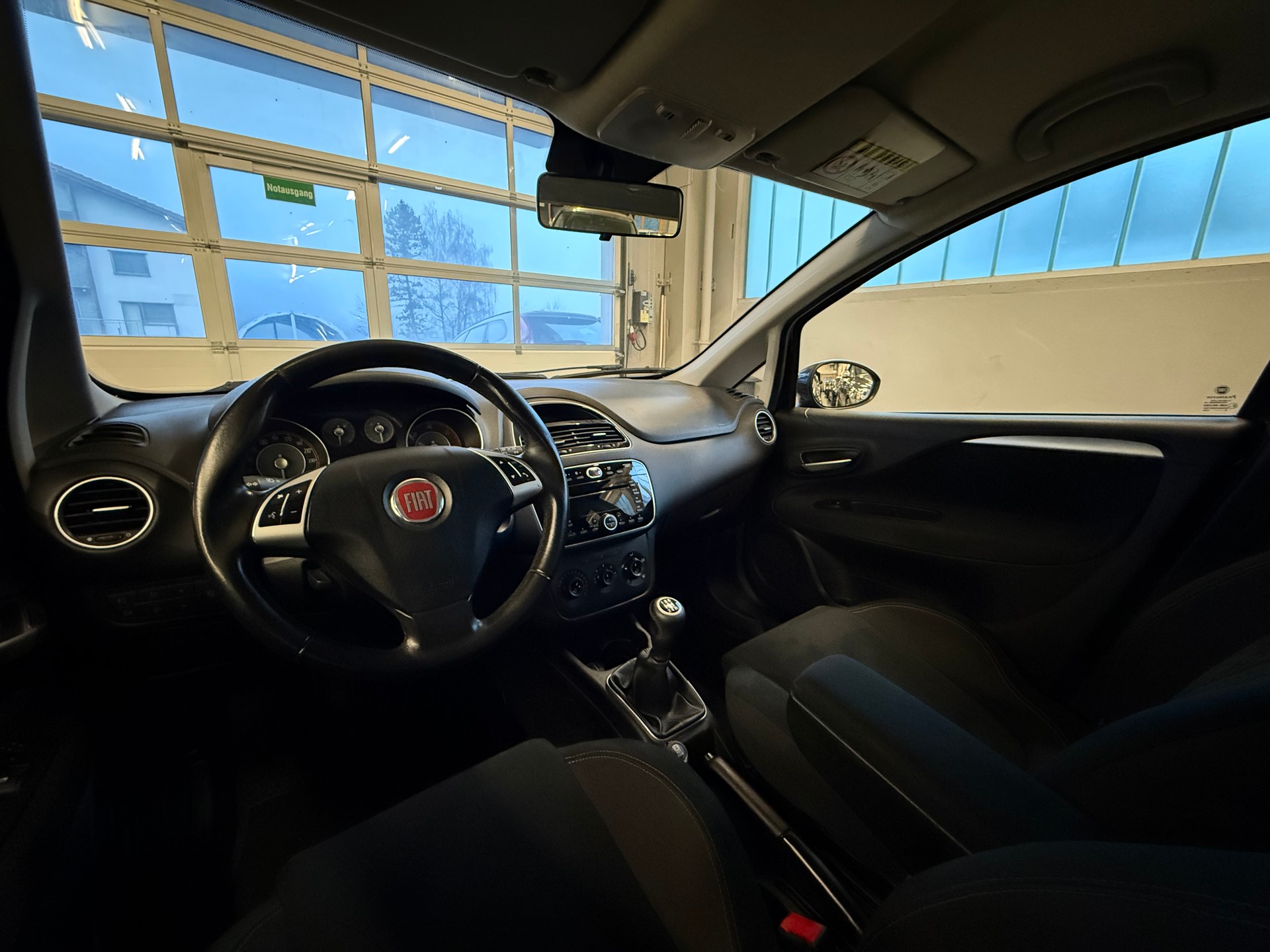 FIAT Punto 1.3 MultiJet Lounge-image-11