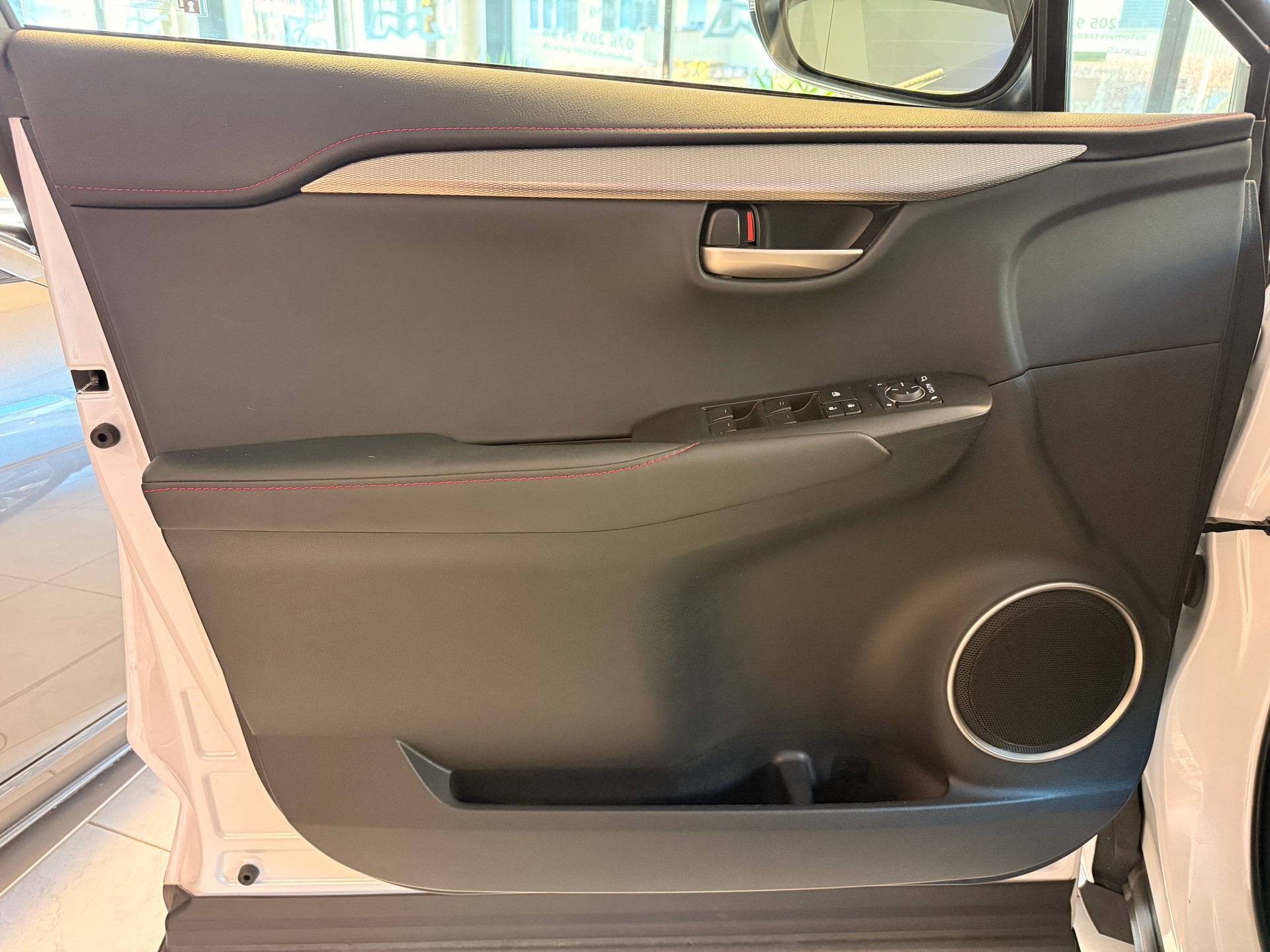 LEXUS NX 300h F-Sport NEUWERTIGER ZUSTAND-image-5