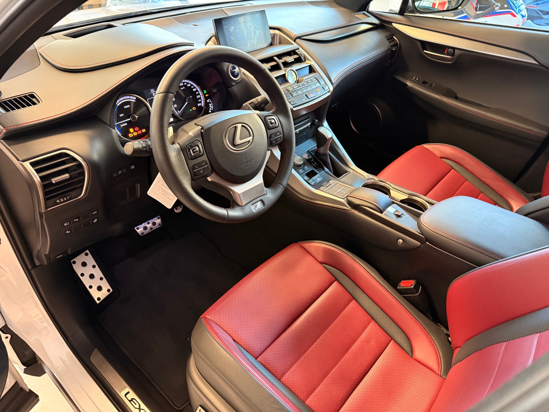 LEXUS NX 300h F-Sport NEUWERTIGER ZUSTAND-image-3