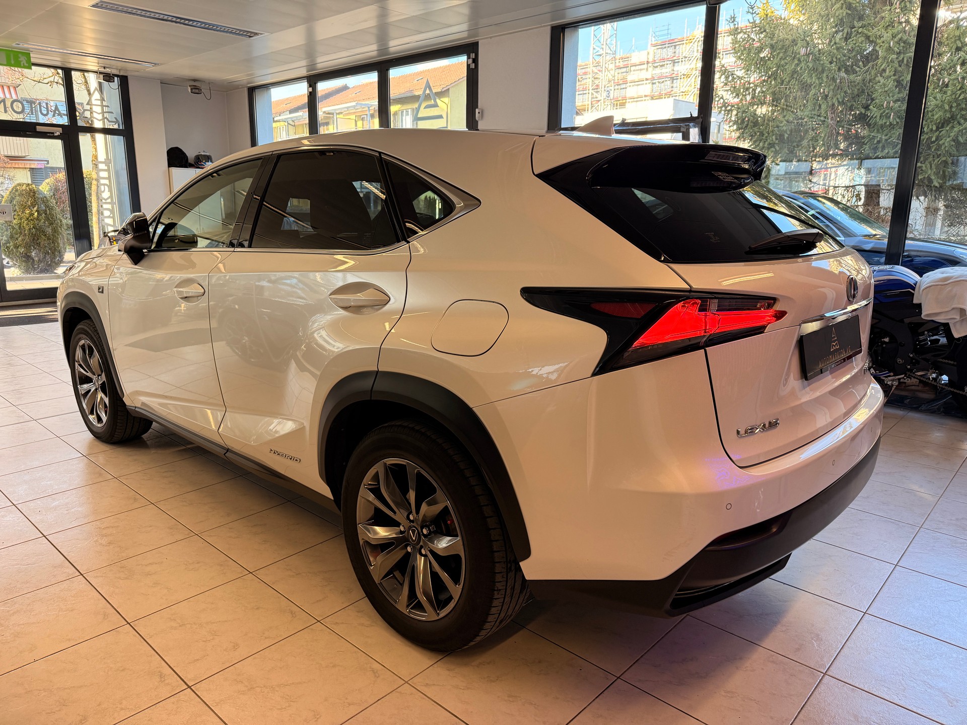 LEXUS NX 300h F-Sport NEUWERTIGER ZUSTAND-image-13