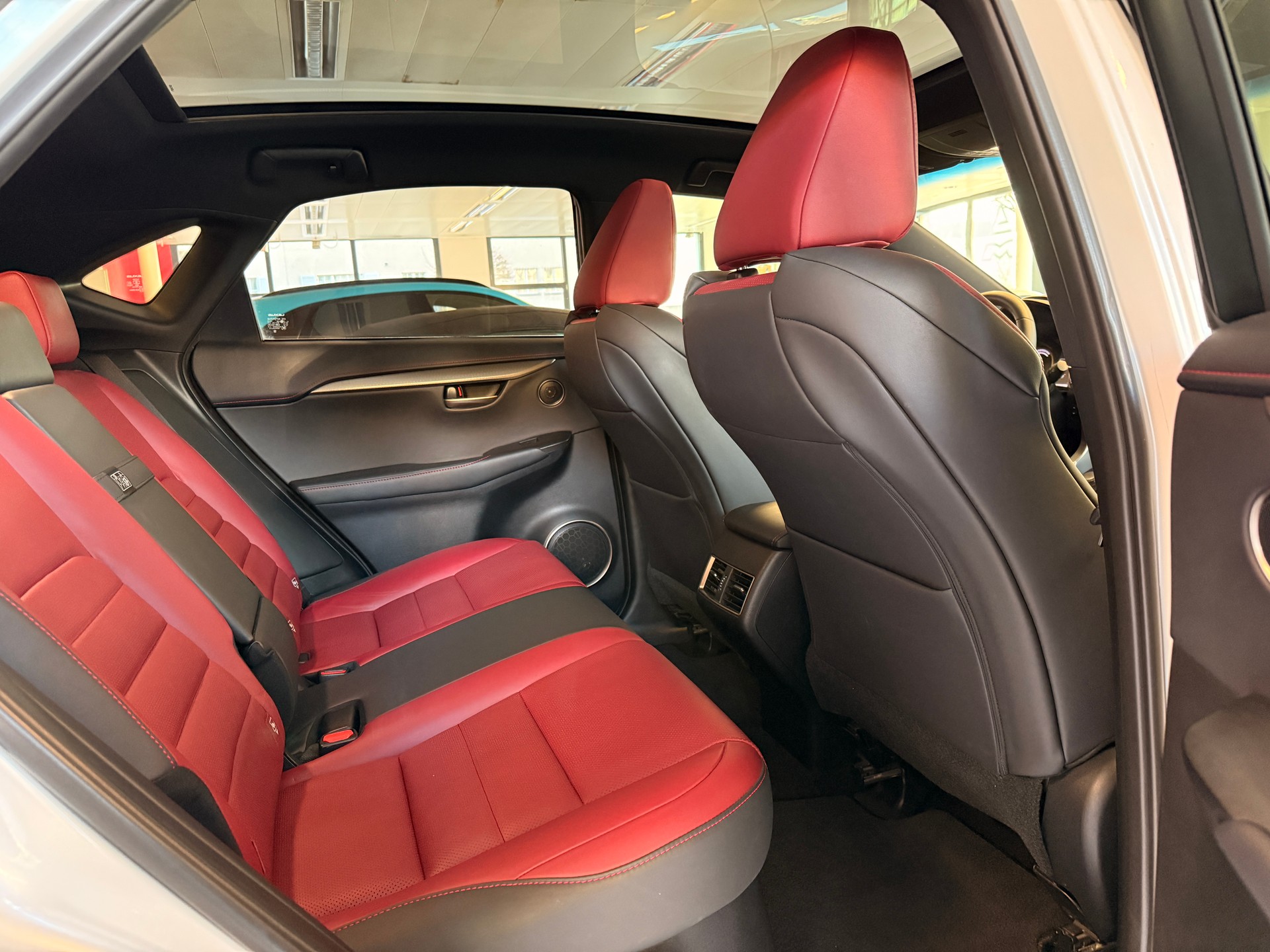 LEXUS NX 300h F-Sport NEUWERTIGER ZUSTAND-image-12