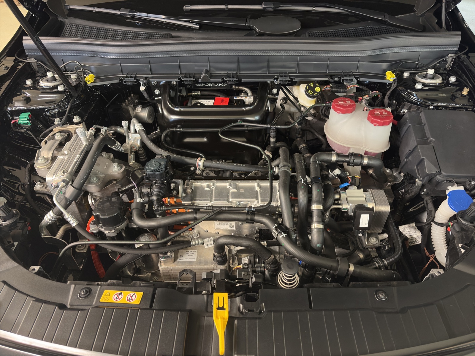 MERCEDES-BENZ EQB 350 4M Swiss Star-image-18