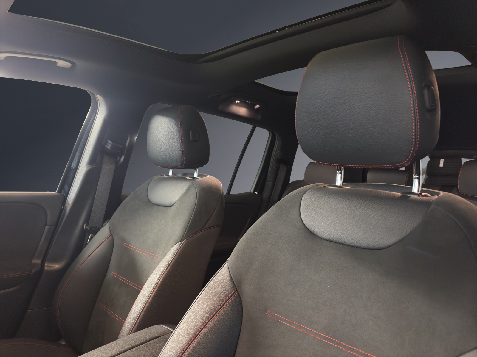 MERCEDES-BENZ EQB 350 4M Swiss Star-image-7