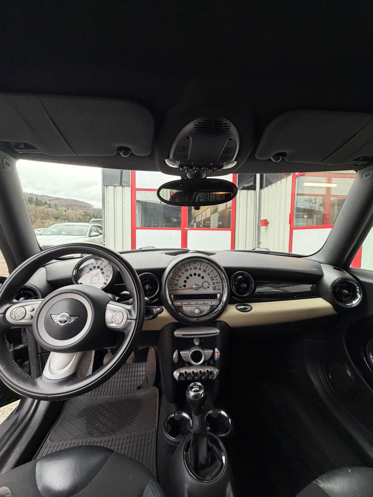 MINI Clubman Cooper-image-8