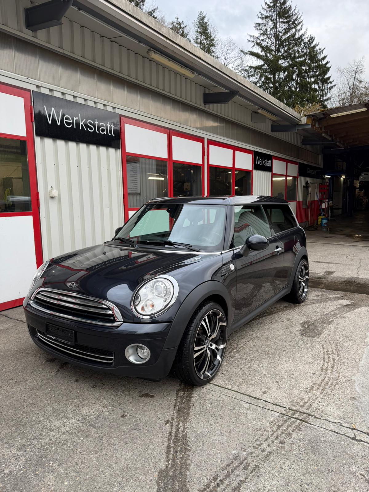 MINI Clubman Cooper-image-1