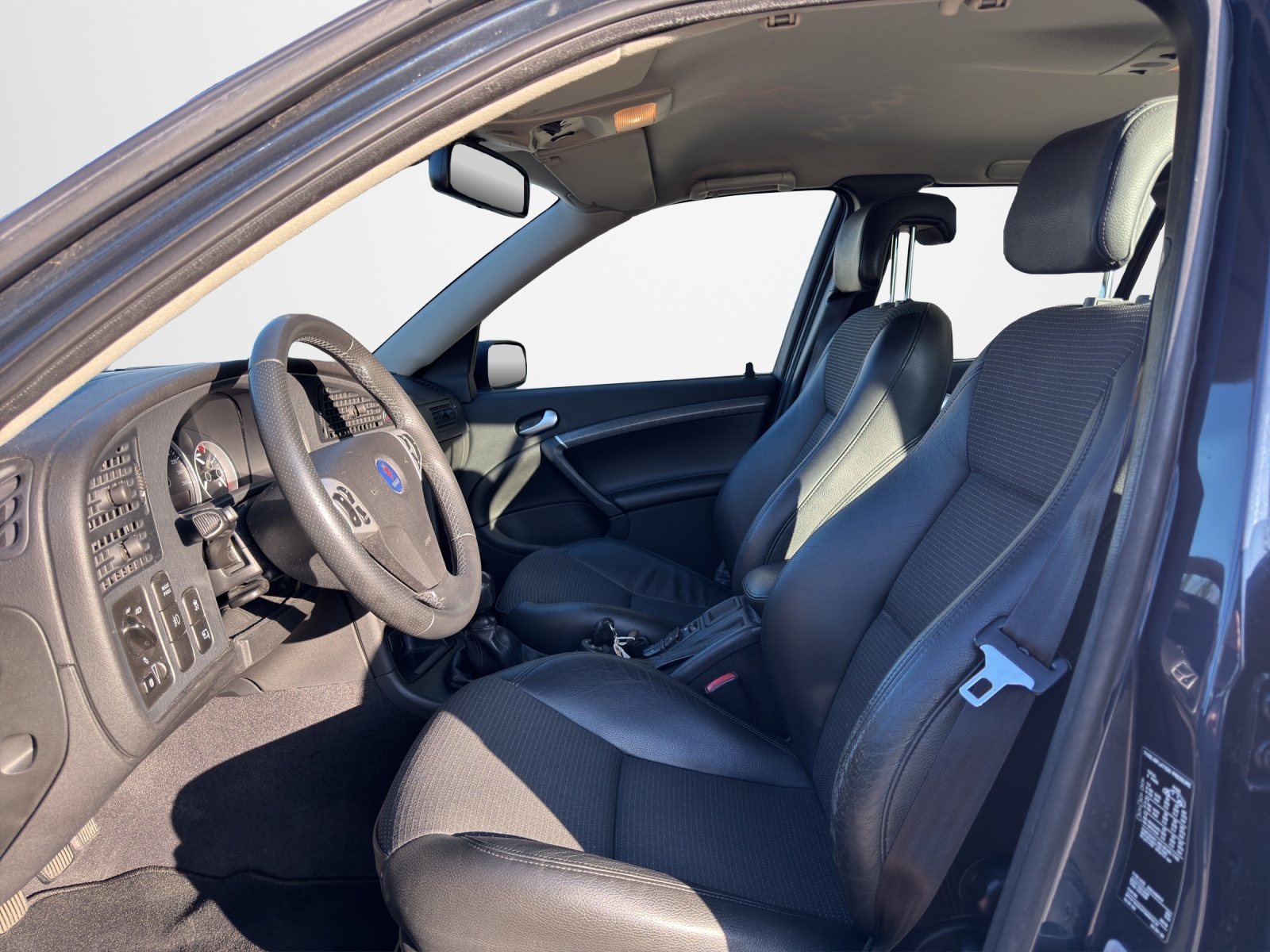 SAAB 9-5 2.3t Vector-image-8