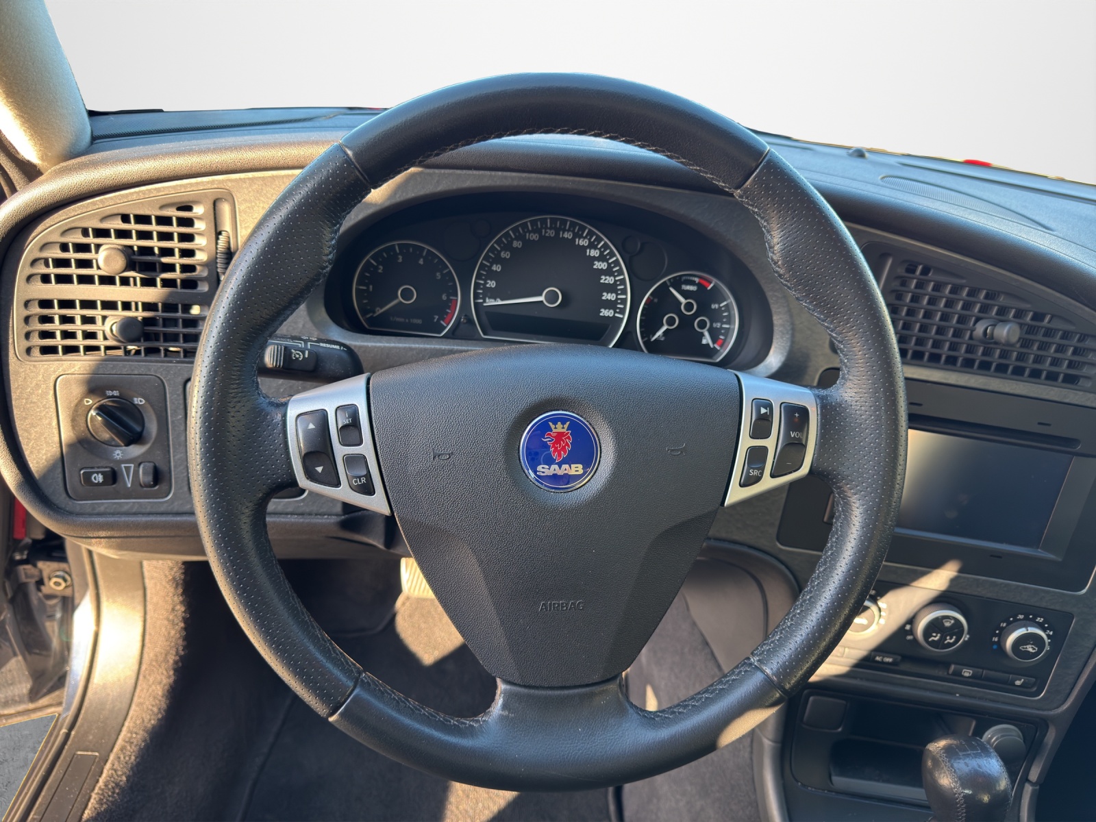 SAAB 9-5 2.3t Vector-image-9