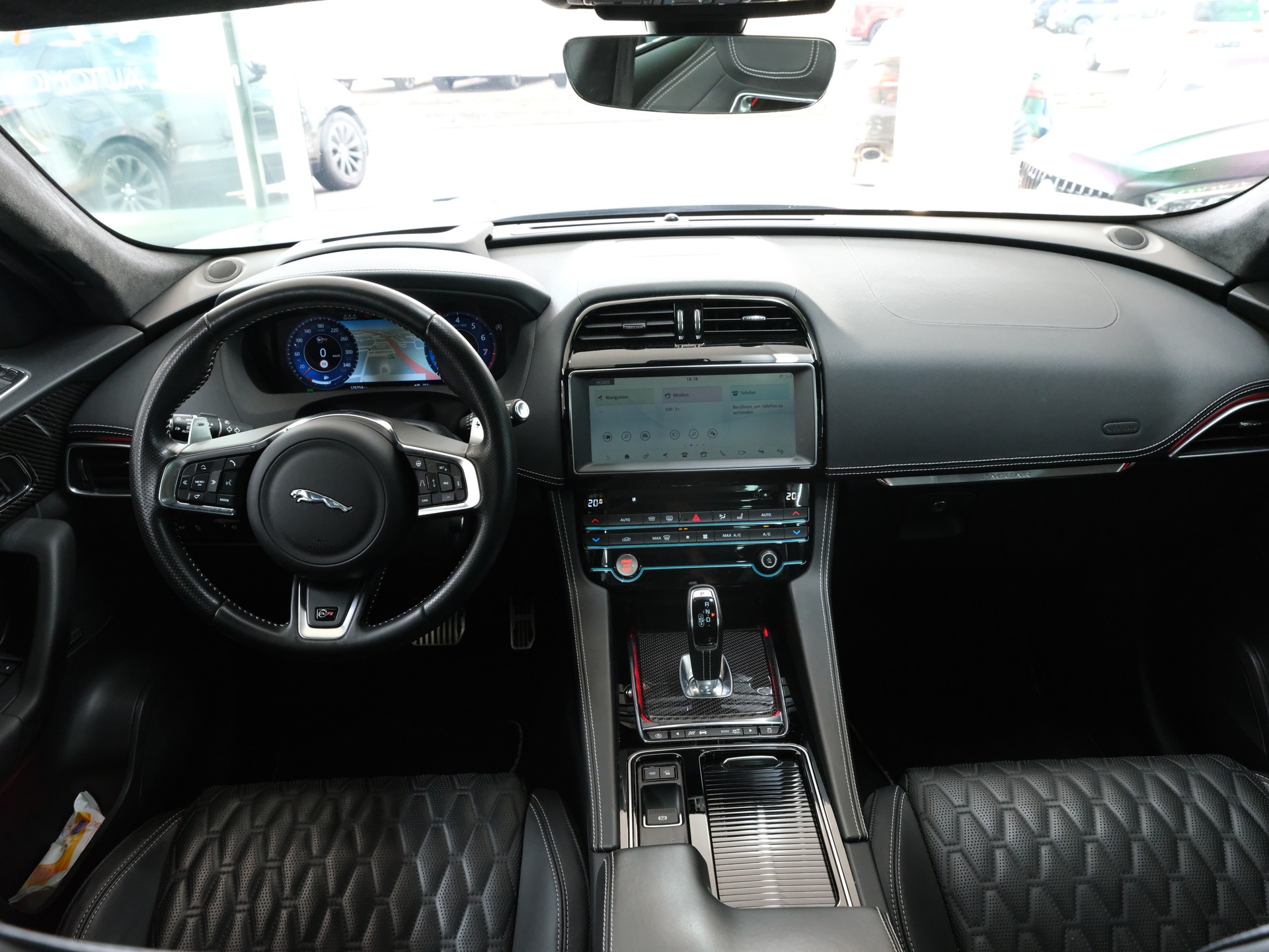JAGUAR F-Pace 5.0 V8 SVR AWD Automatik-image-16
