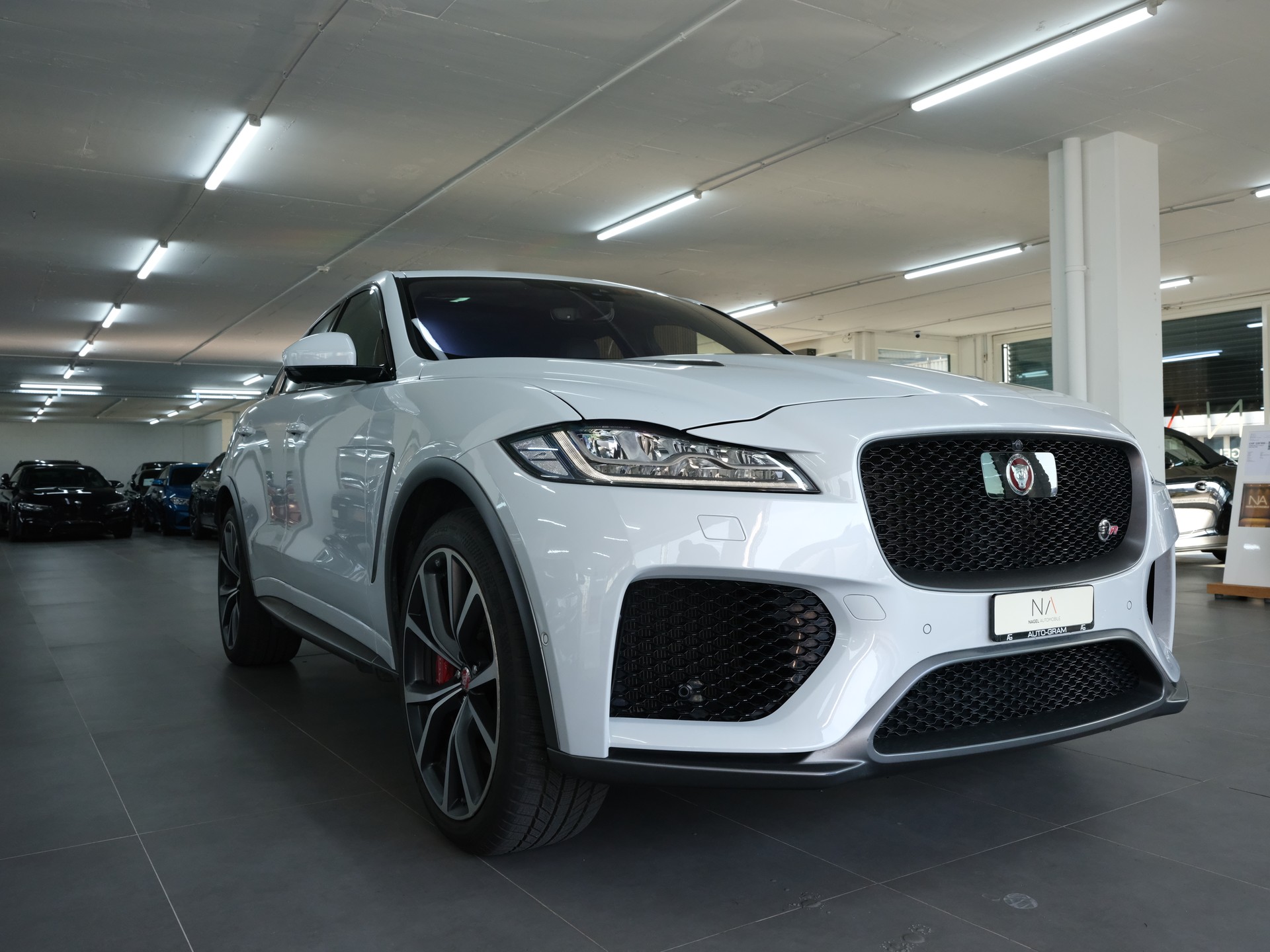 JAGUAR F-Pace 5.0 V8 SVR AWD Automatik-showroom-element-1