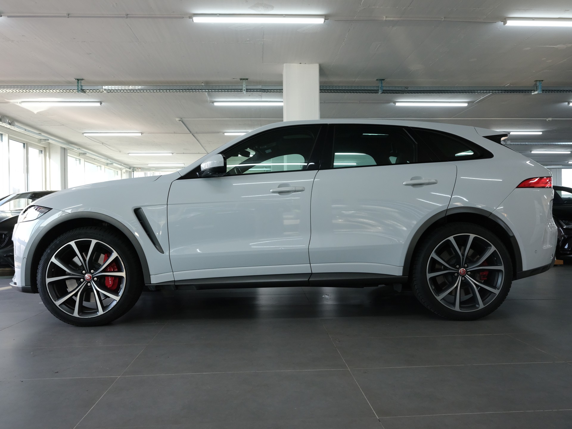 JAGUAR F-Pace 5.0 V8 SVR AWD Automatik-image-5