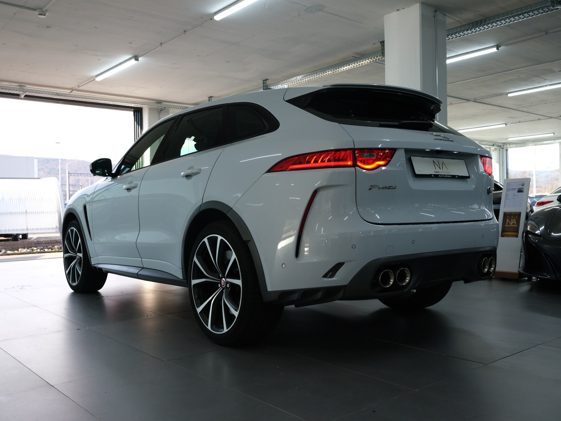 JAGUAR F-Pace 5.0 V8 SVR AWD Automatik-image-4