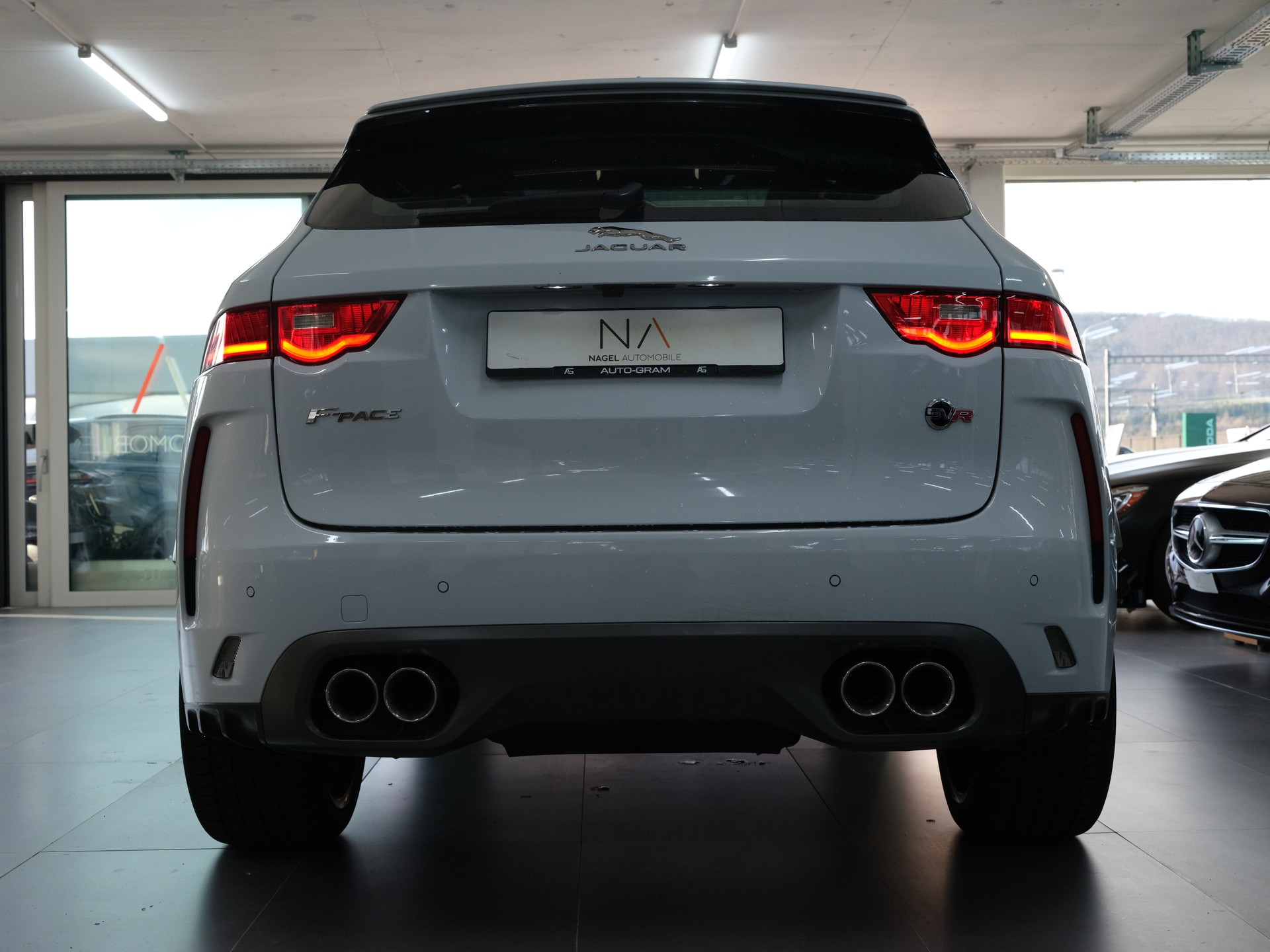 JAGUAR F-Pace 5.0 V8 SVR AWD Automatik-showroom-element-3