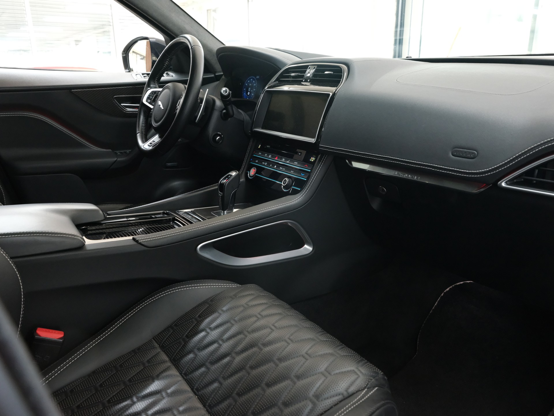 JAGUAR F-Pace 5.0 V8 SVR AWD Automatik-image-21