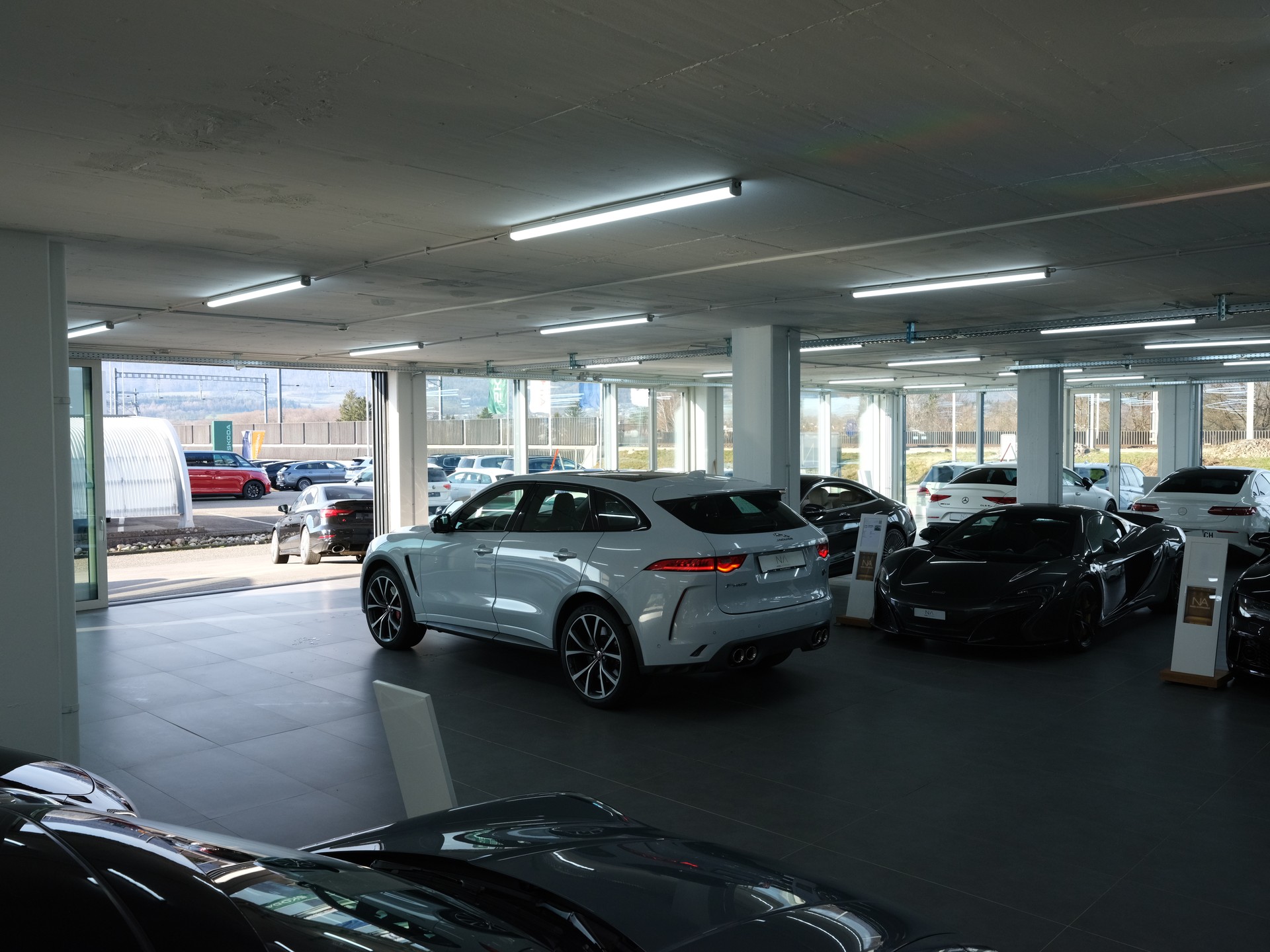 JAGUAR F-Pace 5.0 V8 SVR AWD Automatik-image-11