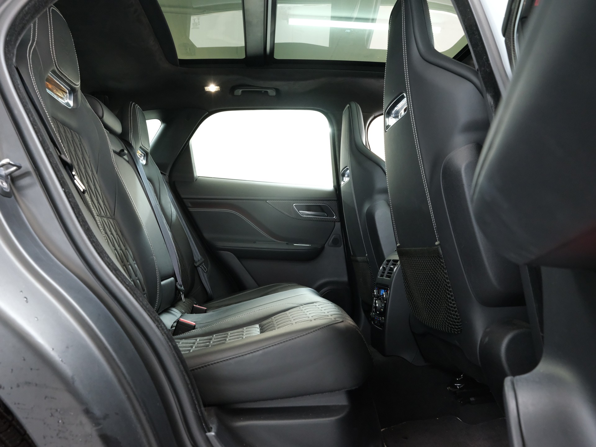 JAGUAR F-Pace 5.0 V8 SVR AWD Automatik-image-18