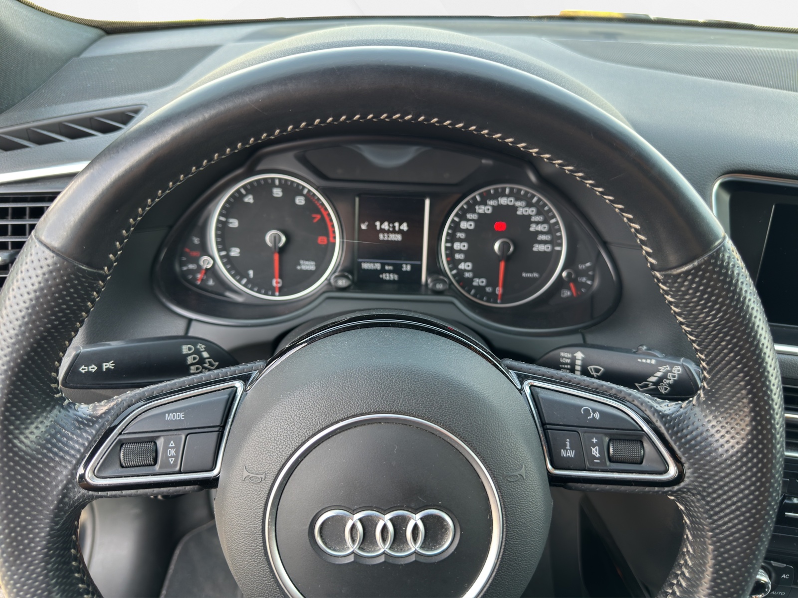 AUDI Q5 2.0 TFSI quattro-image-10