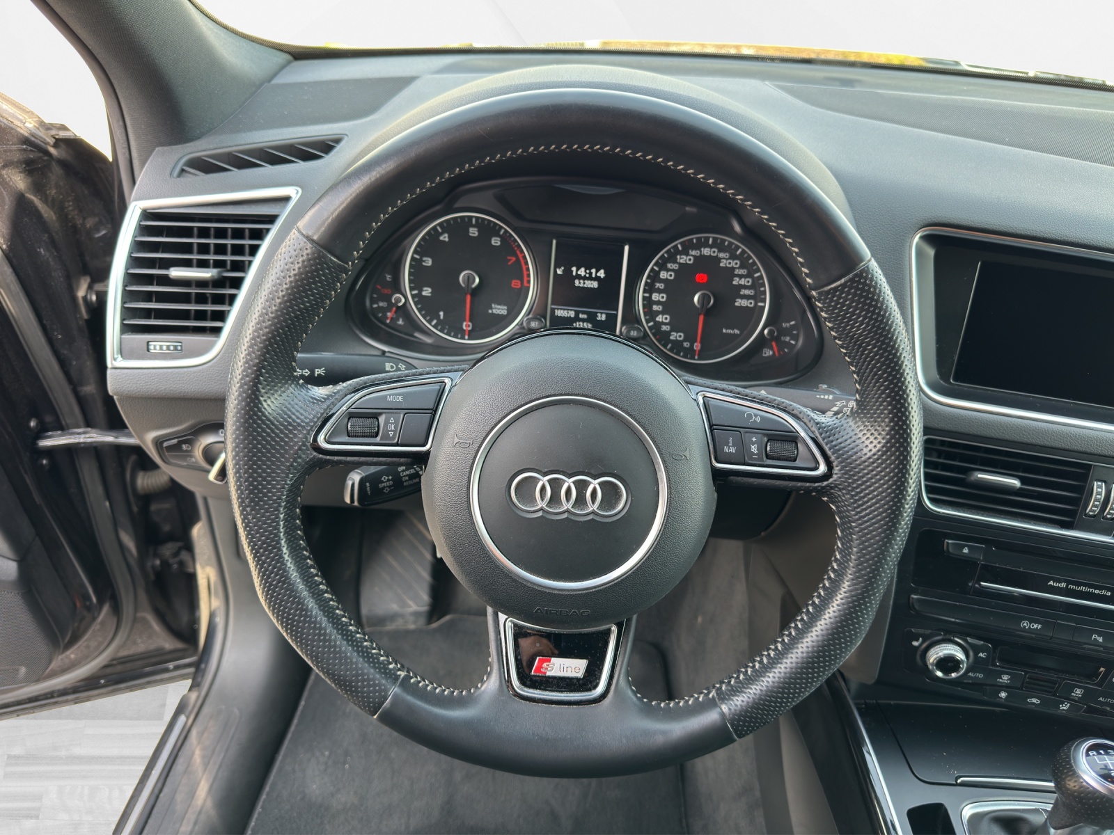 AUDI Q5 2.0 TFSI quattro-image-9
