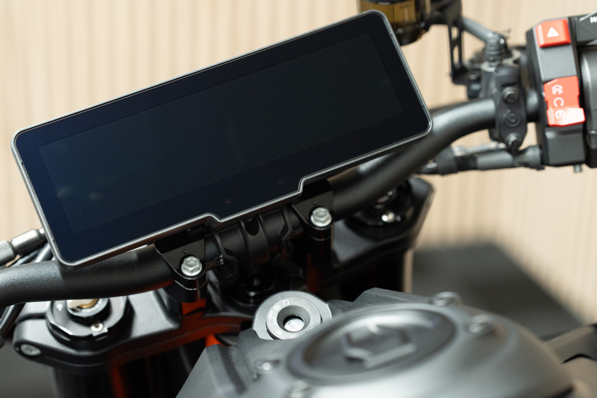 KTM 990 Duke R mit Sportschalldämpfer, Kurzheck und Lenkerendspiegeln-image-2