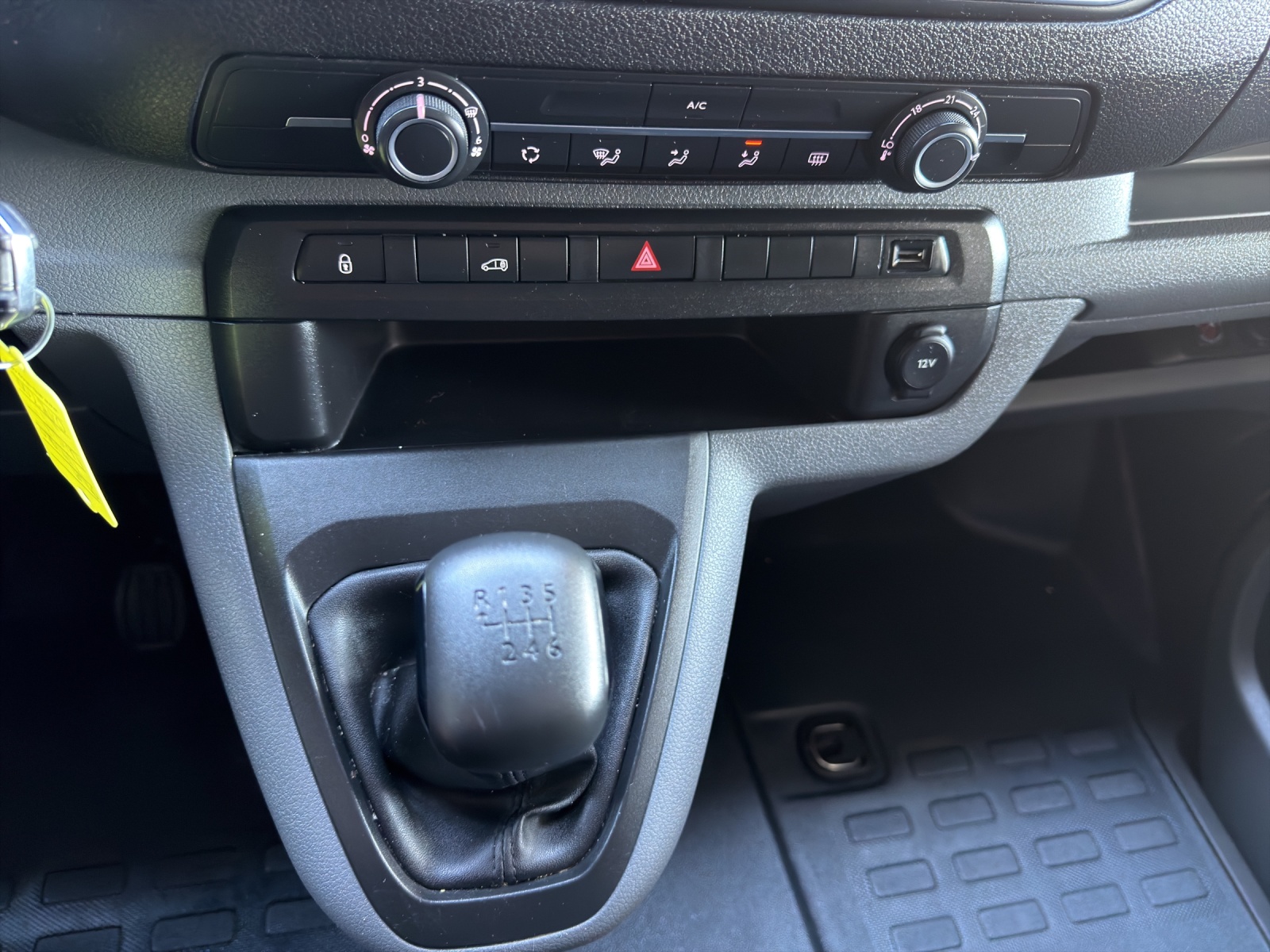OPEL Vivaro Cargo 1.5 CDTI Essentia s/s M-image-22