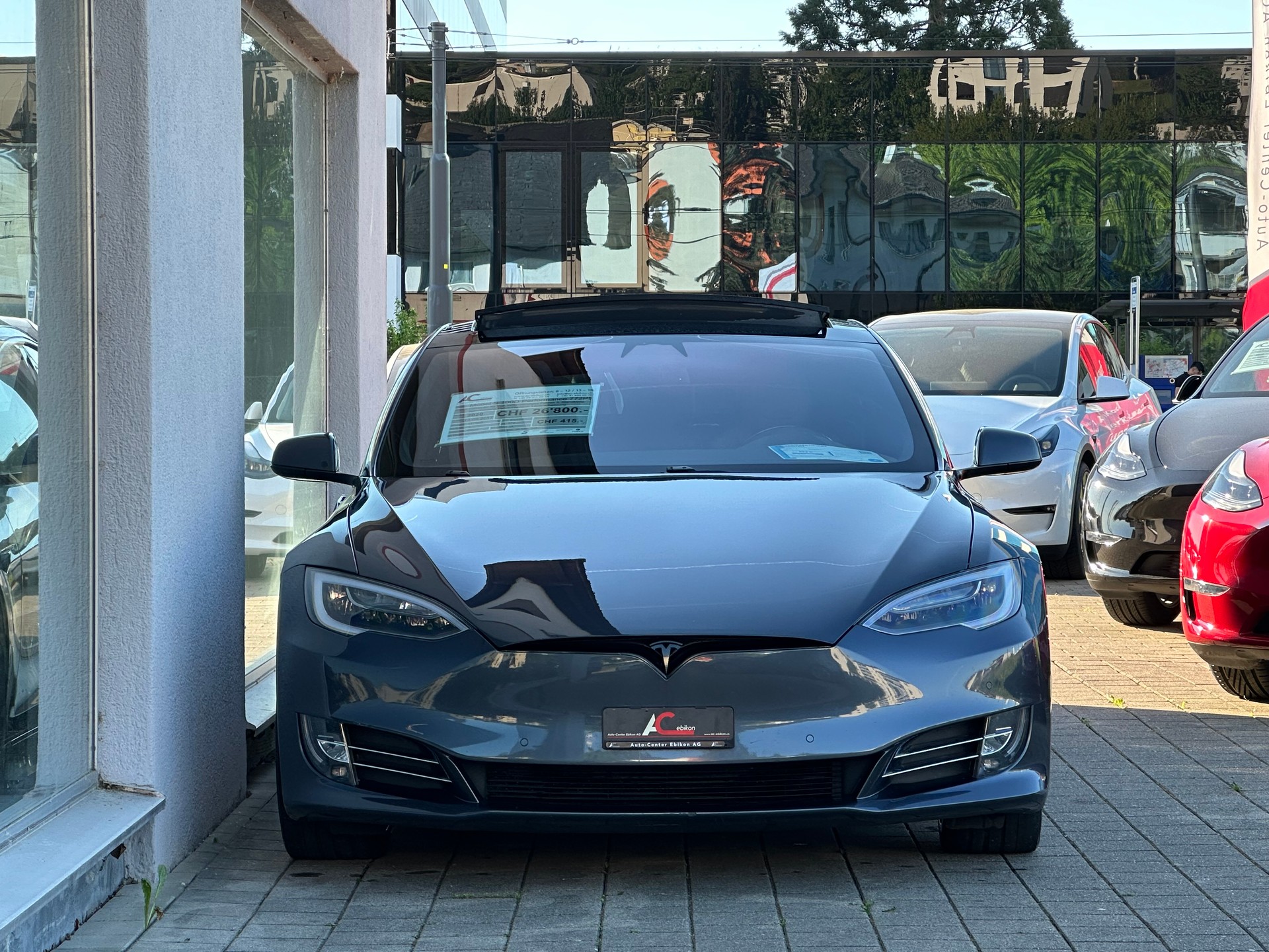 TESLA Model S 100 D Performance-showroom-element-3