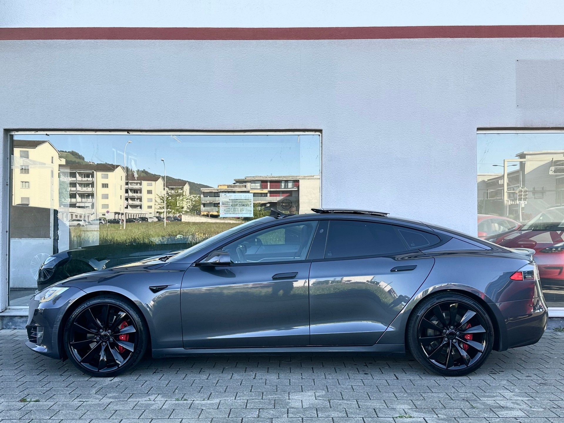 TESLA Model S 100 D Performance-showroom-element-2