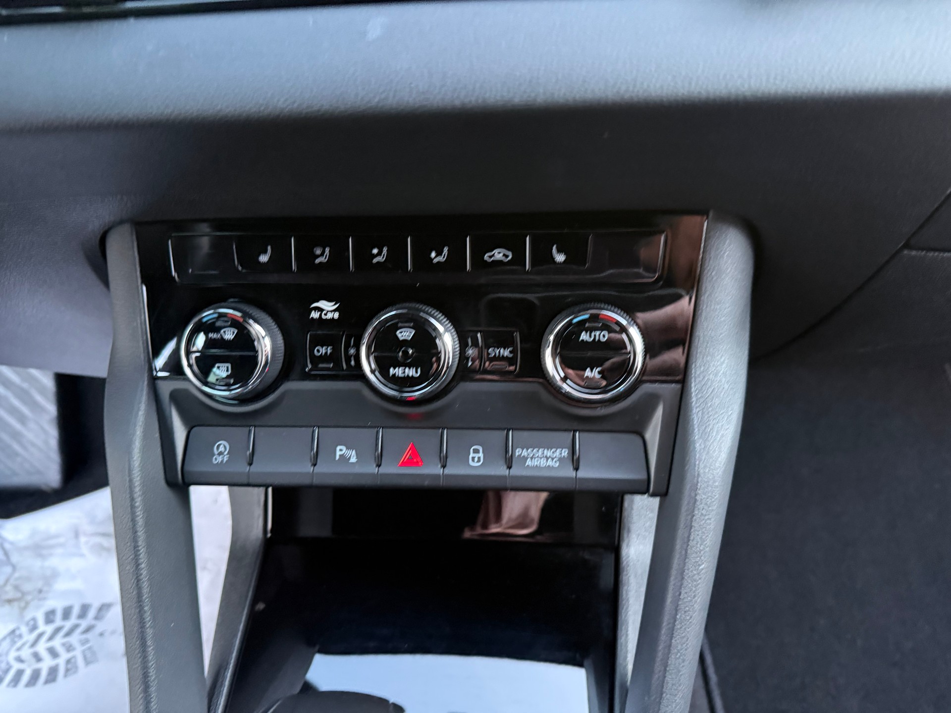 SKODA Karoq 2.0 TSI SportLine 4x4 DSG-image-19